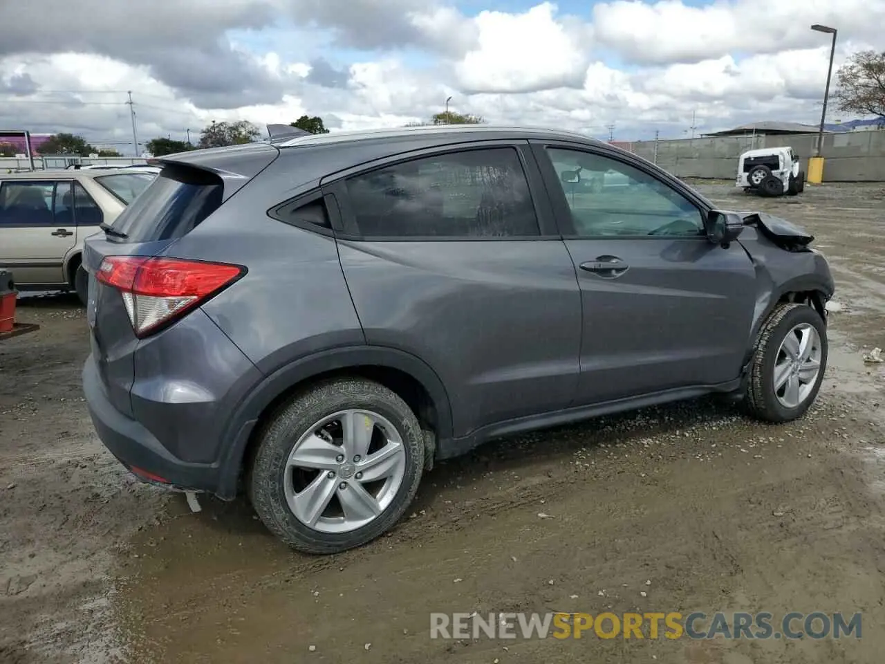 3 Photograph of a damaged car 3CZRU5H51KM716702 HONDA HR-V 2019