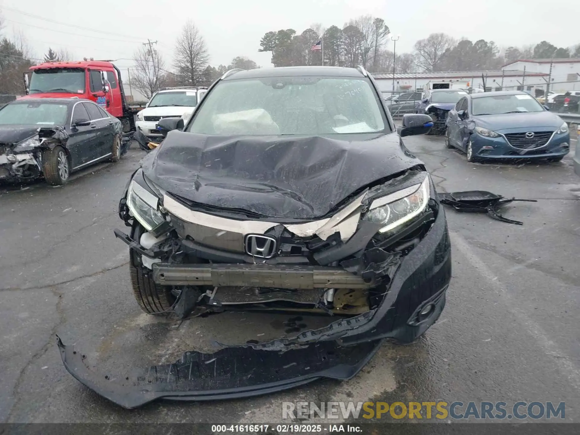 12 Photograph of a damaged car 3CZRU5H52KM704011 HONDA HR-V 2019