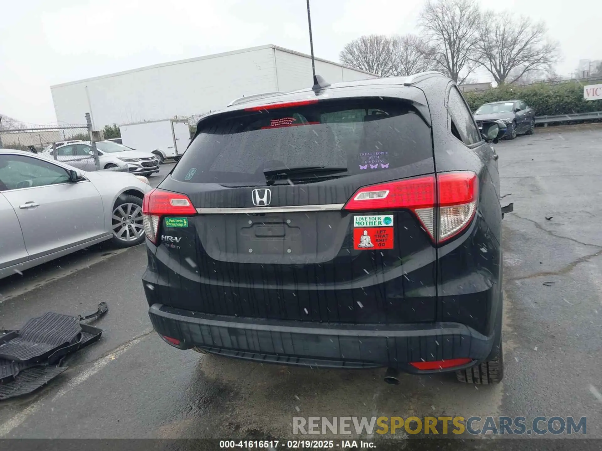 16 Photograph of a damaged car 3CZRU5H52KM704011 HONDA HR-V 2019