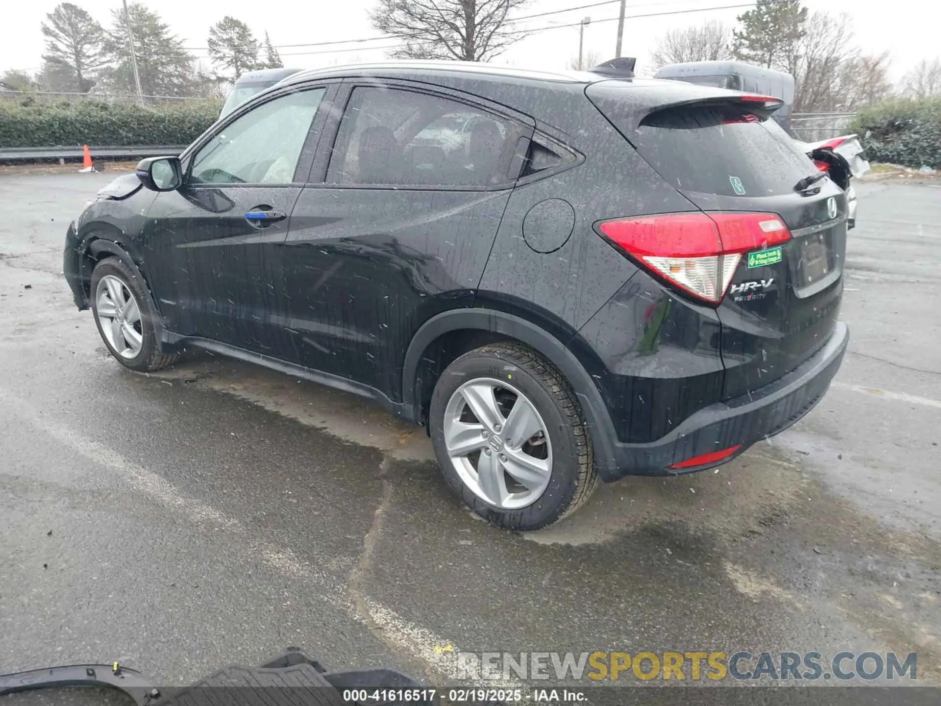 3 Photograph of a damaged car 3CZRU5H52KM704011 HONDA HR-V 2019