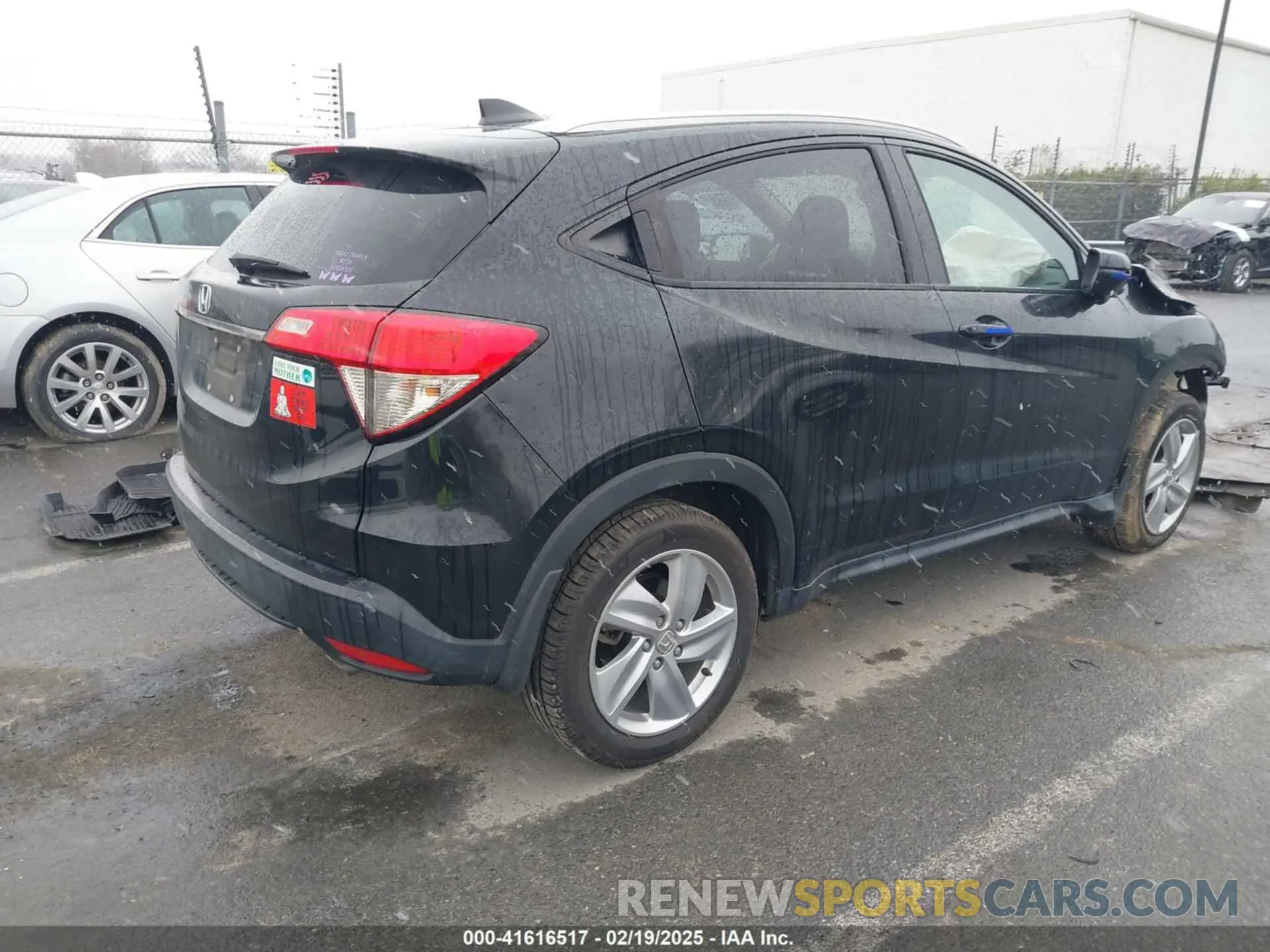 4 Photograph of a damaged car 3CZRU5H52KM704011 HONDA HR-V 2019