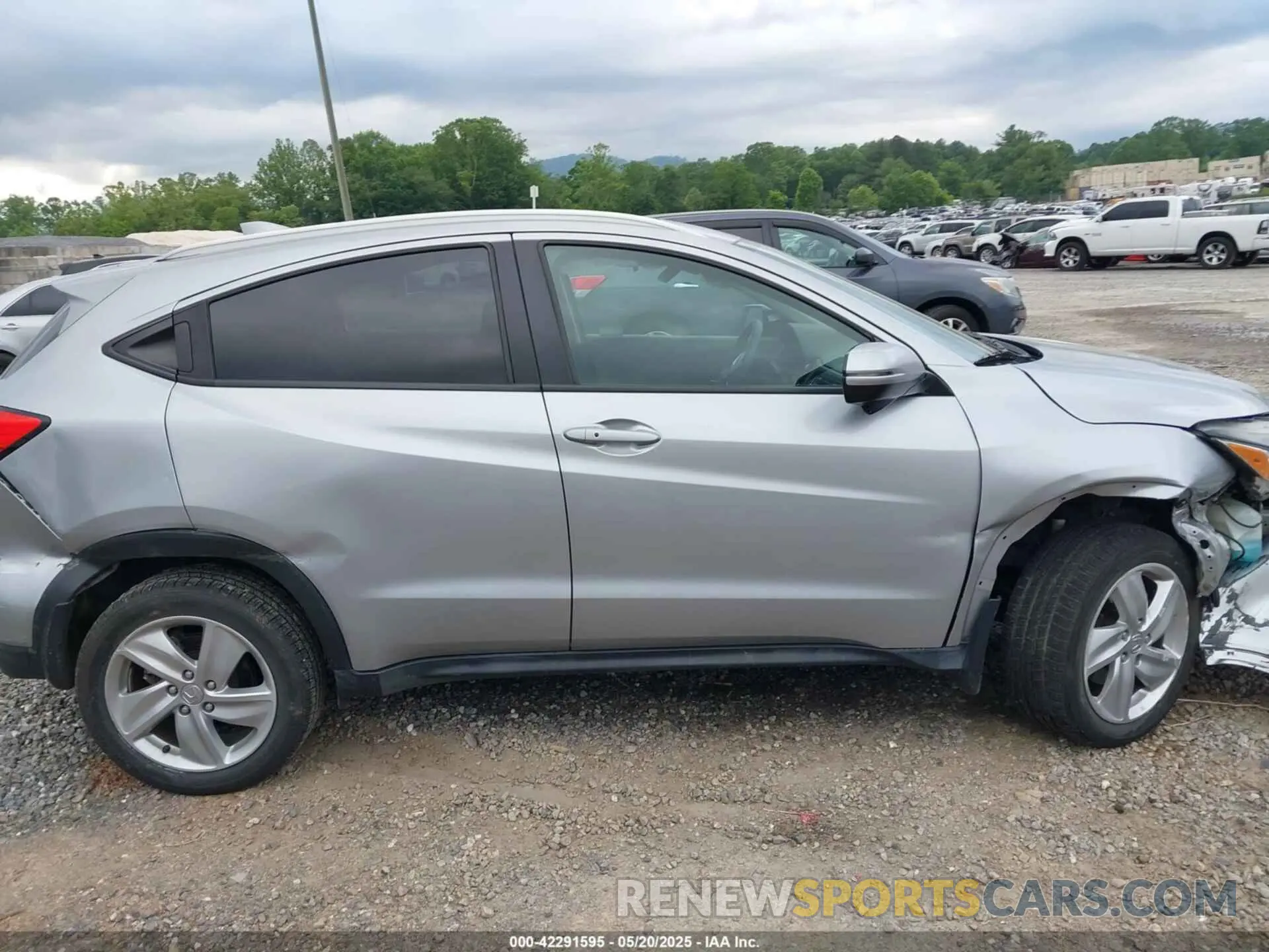 14 Photograph of a damaged car 3CZRU5H52KM707880 HONDA HR-V 2019