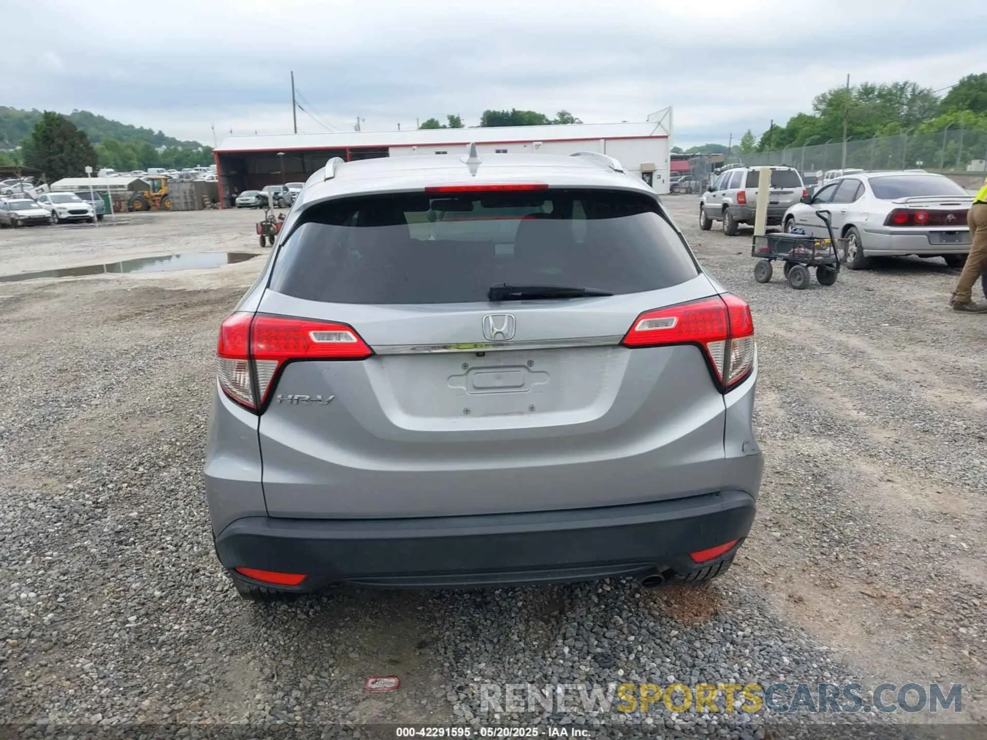 17 Photograph of a damaged car 3CZRU5H52KM707880 HONDA HR-V 2019