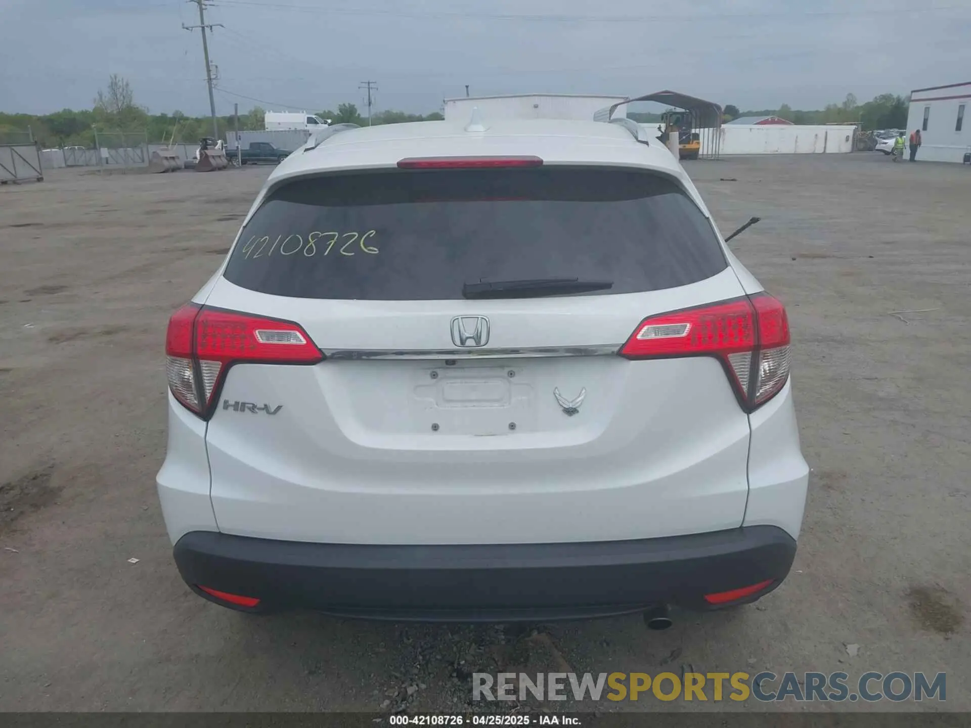 16 Photograph of a damaged car 3CZRU5H53KM727524 HONDA HR-V 2019