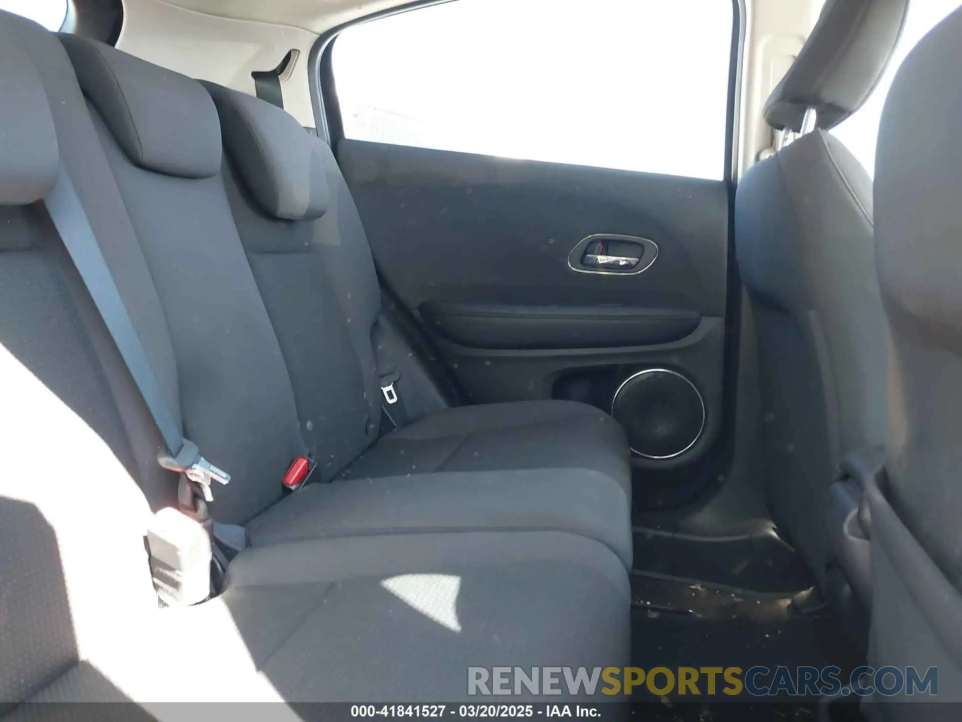 8 Photograph of a damaged car 3CZRU5H54KM709856 HONDA HR-V 2019