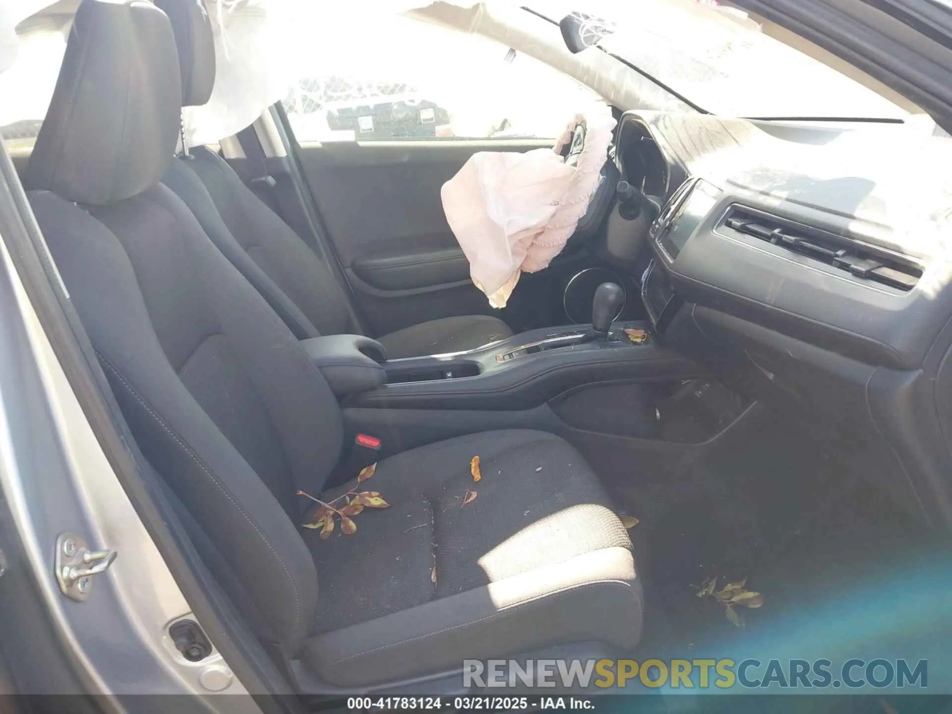 5 Photograph of a damaged car 3CZRU5H54KM728584 HONDA HR-V 2019