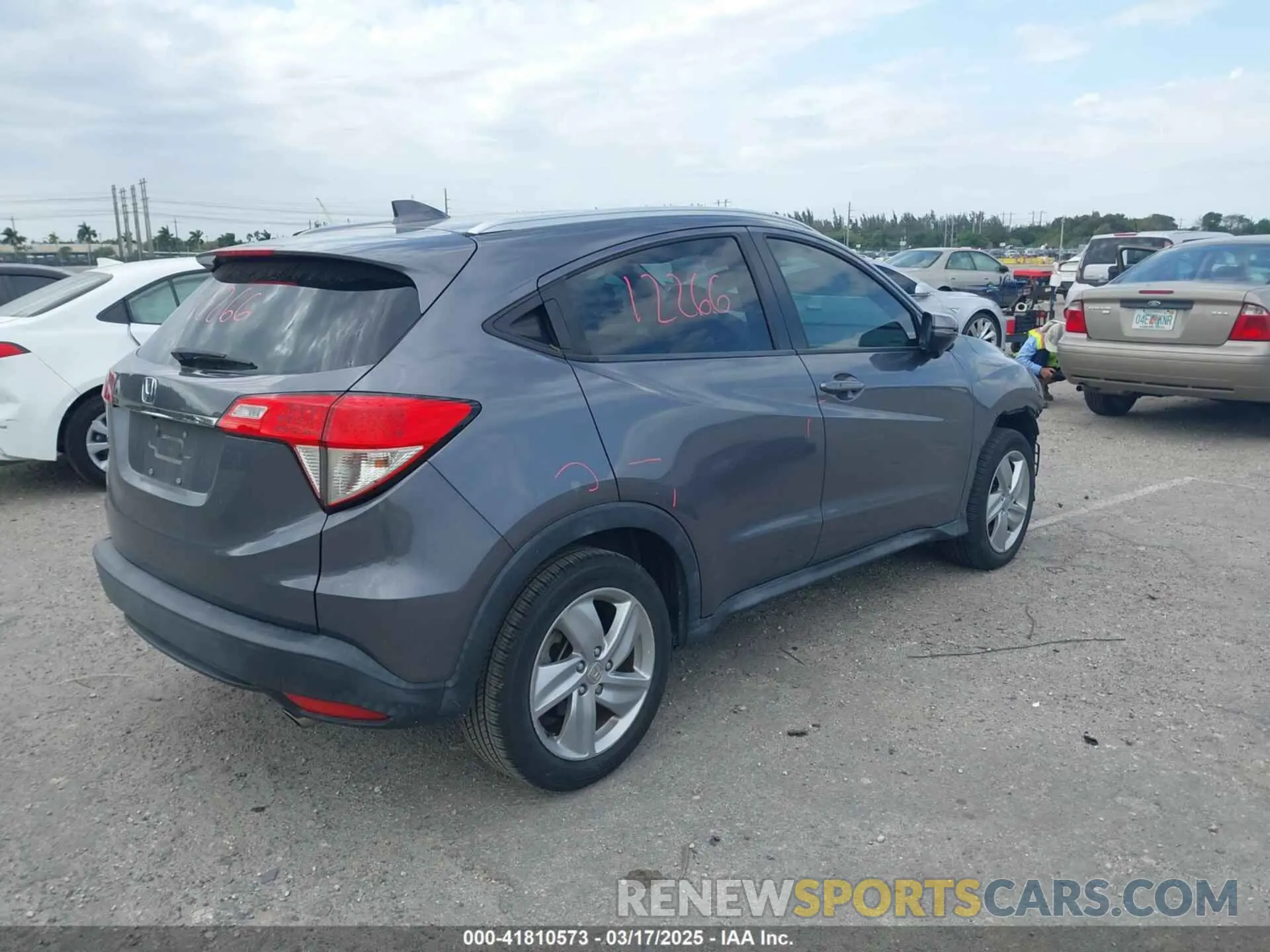 4 Фотография поврежденного автомобиля 3CZRU5H56KM728523 HONDA HR-V 2019