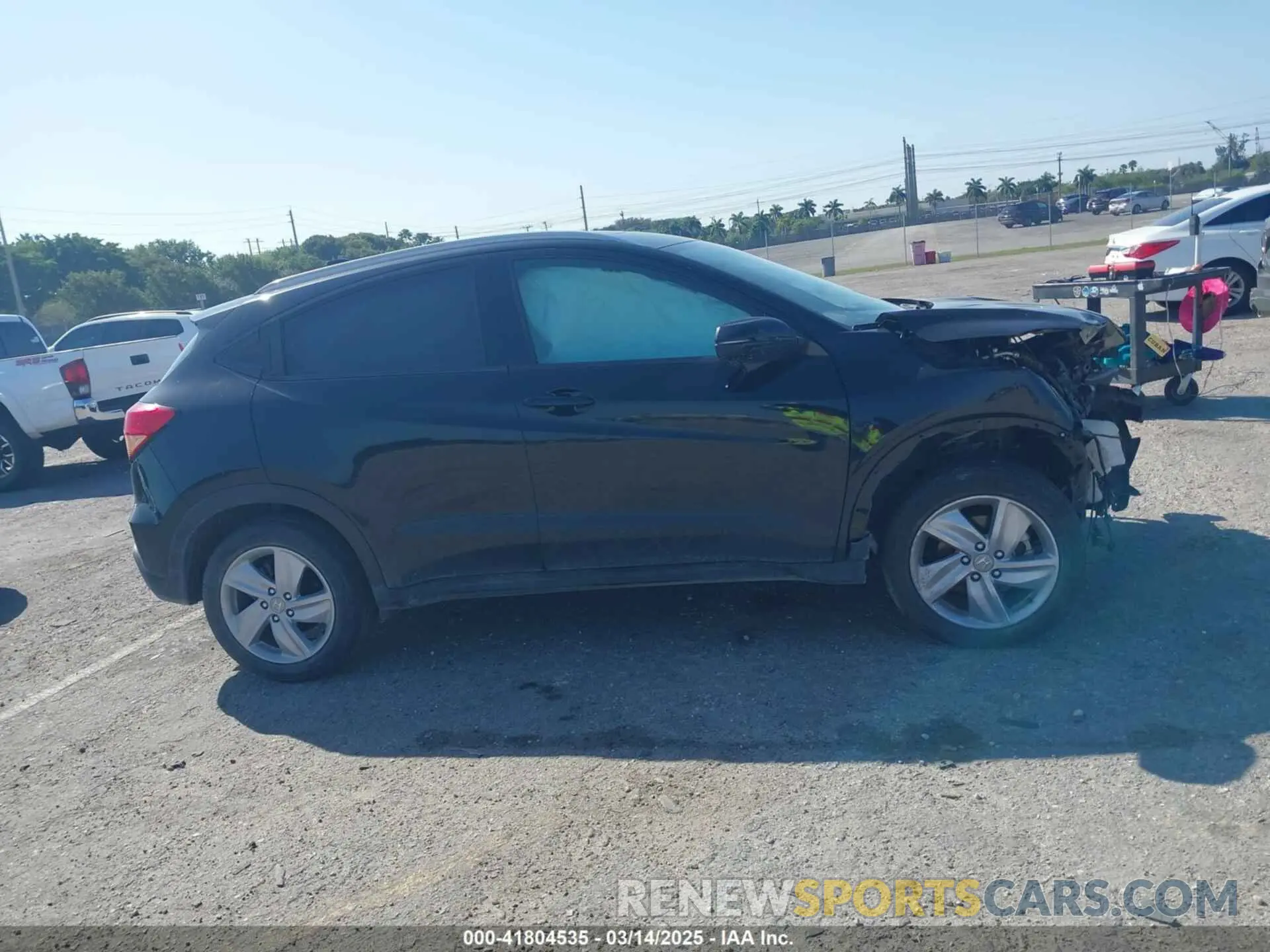 12 Photograph of a damaged car 3CZRU5H57KM711018 HONDA HR-V 2019