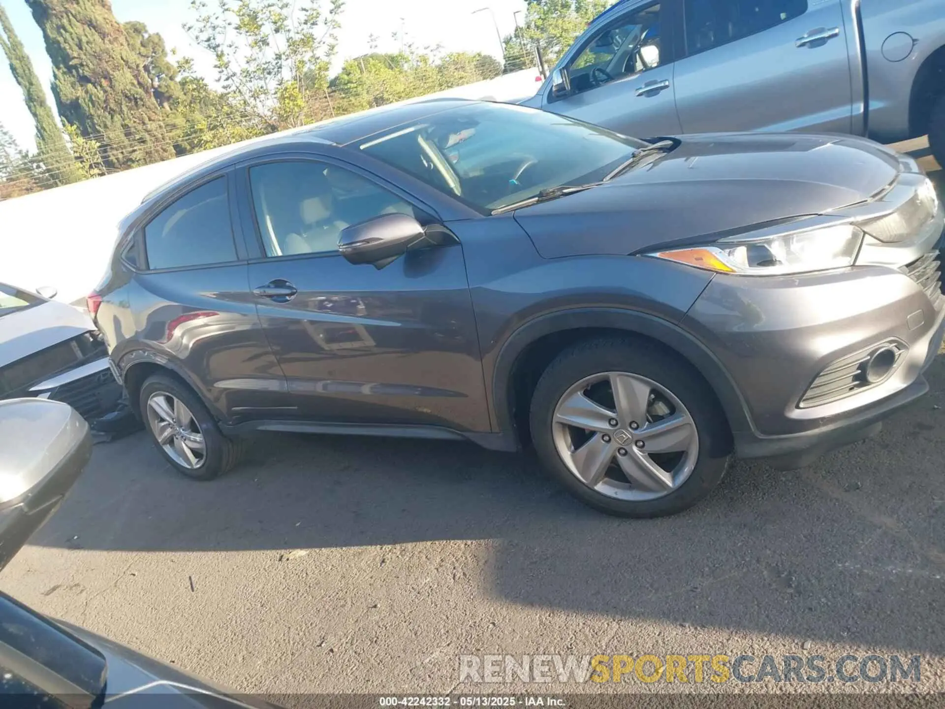 14 Photograph of a damaged car 3CZRU5H57KM729518 HONDA HR-V 2019