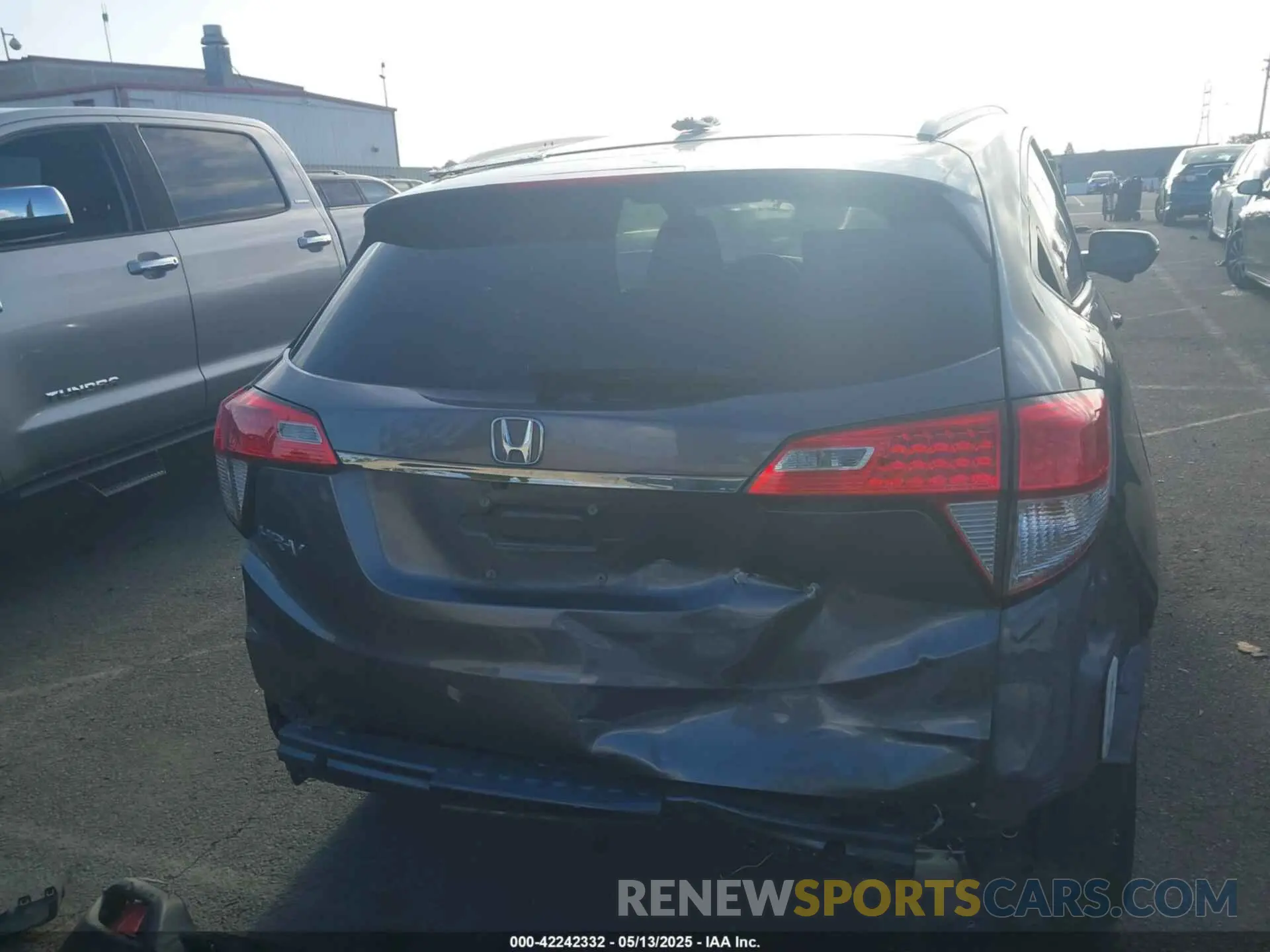 17 Photograph of a damaged car 3CZRU5H57KM729518 HONDA HR-V 2019