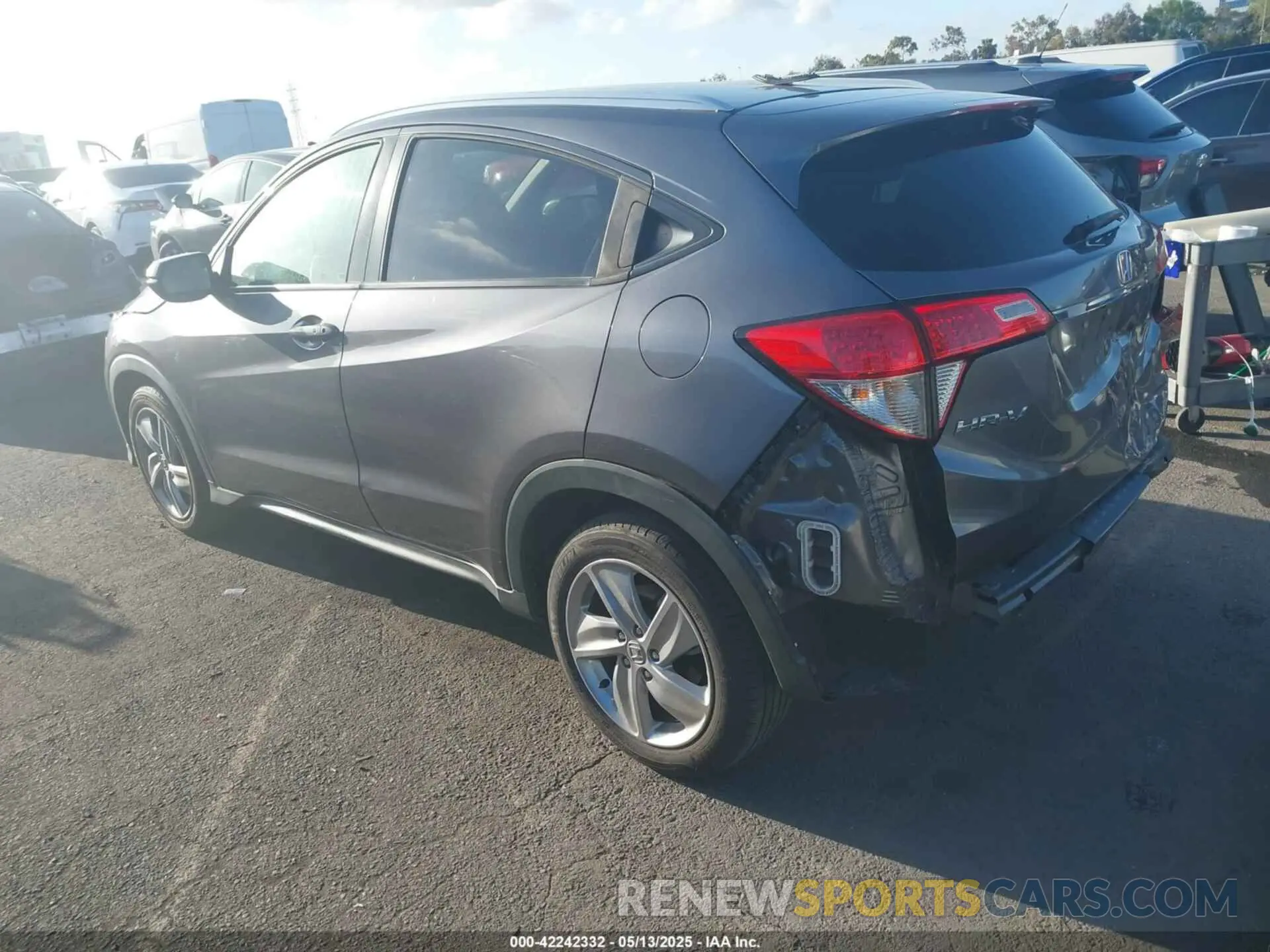 3 Photograph of a damaged car 3CZRU5H57KM729518 HONDA HR-V 2019