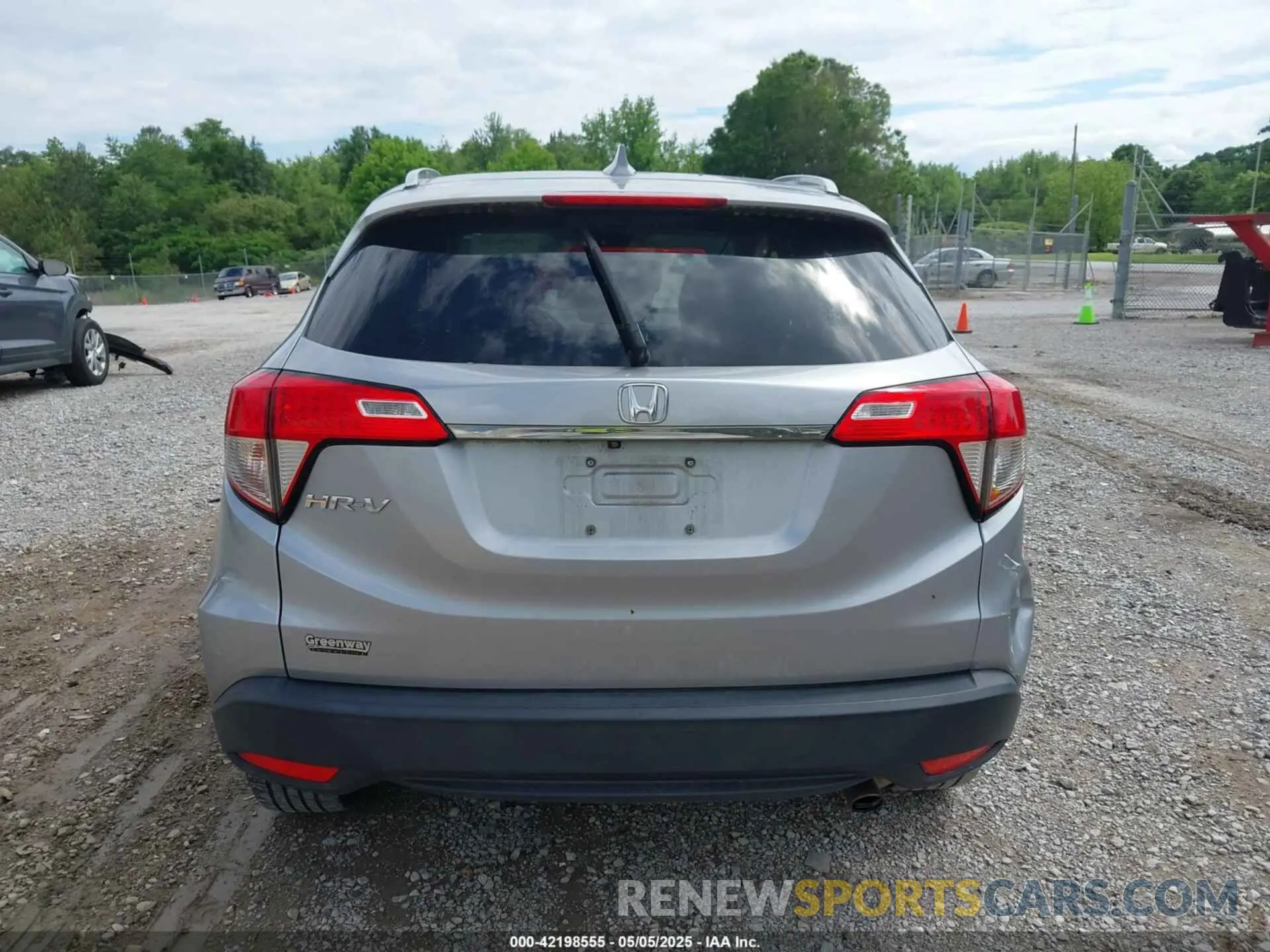 16 Photograph of a damaged car 3CZRU5H59KM703311 HONDA HR-V 2019