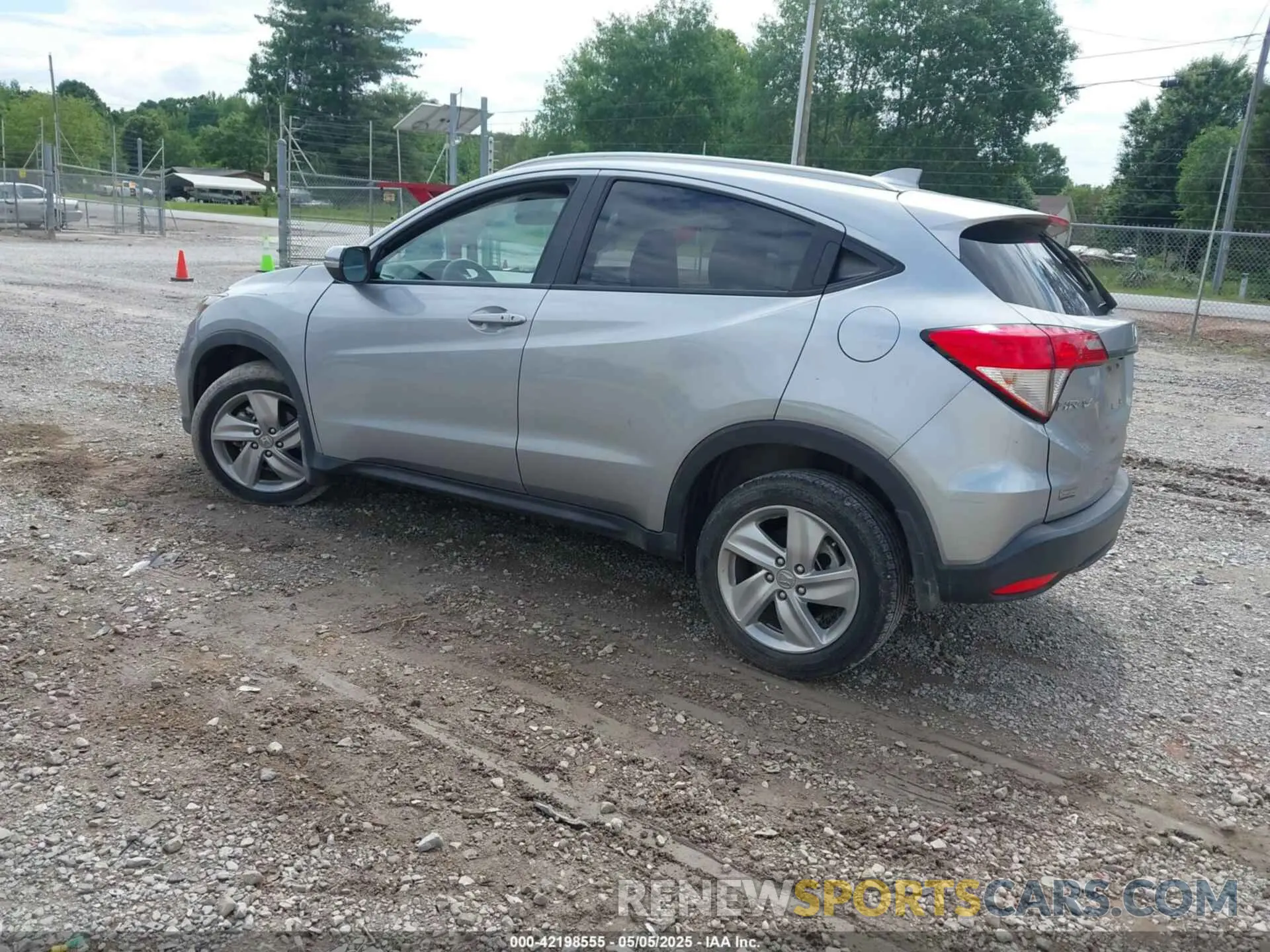 3 Photograph of a damaged car 3CZRU5H59KM703311 HONDA HR-V 2019