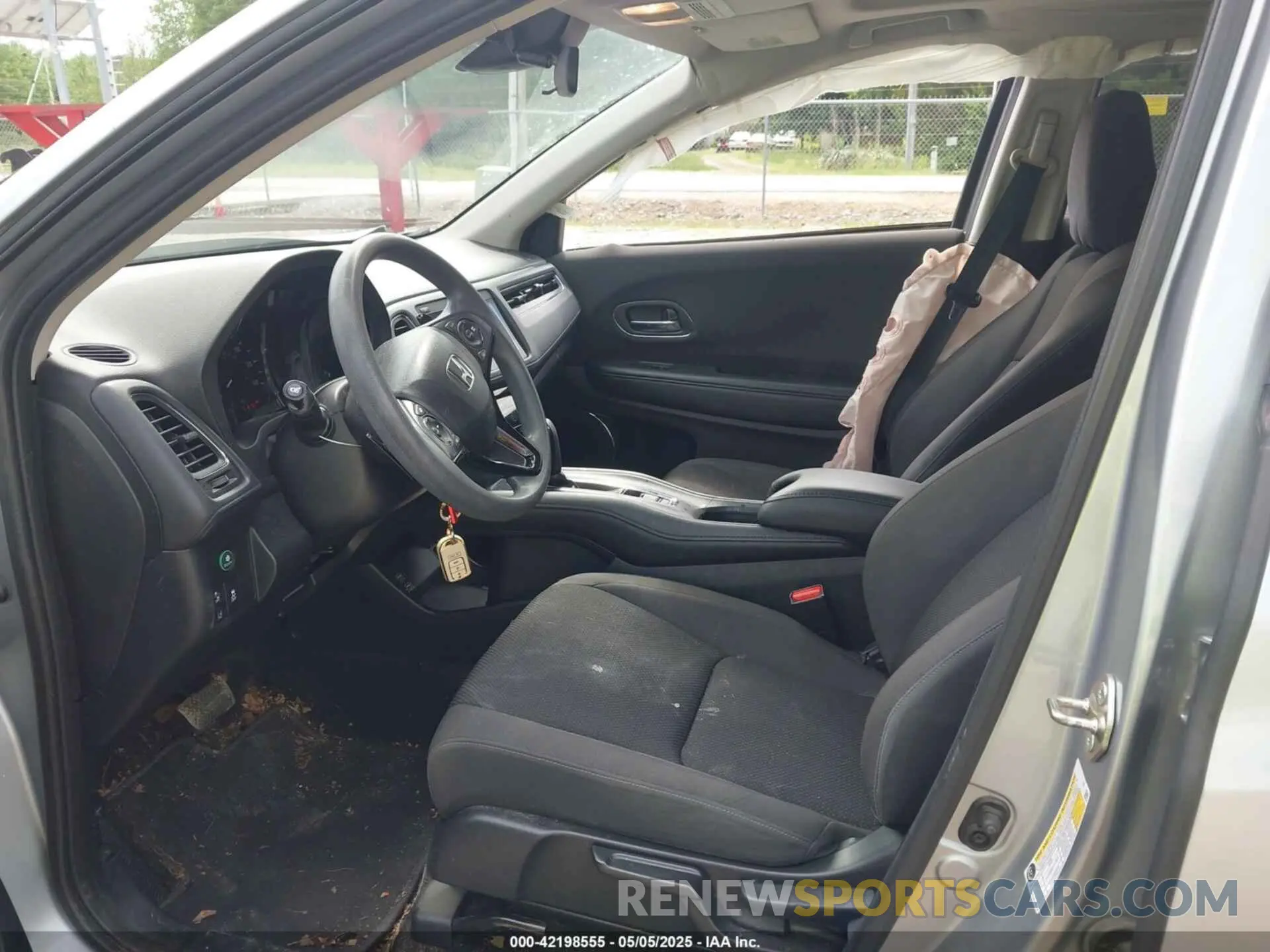 5 Photograph of a damaged car 3CZRU5H59KM703311 HONDA HR-V 2019
