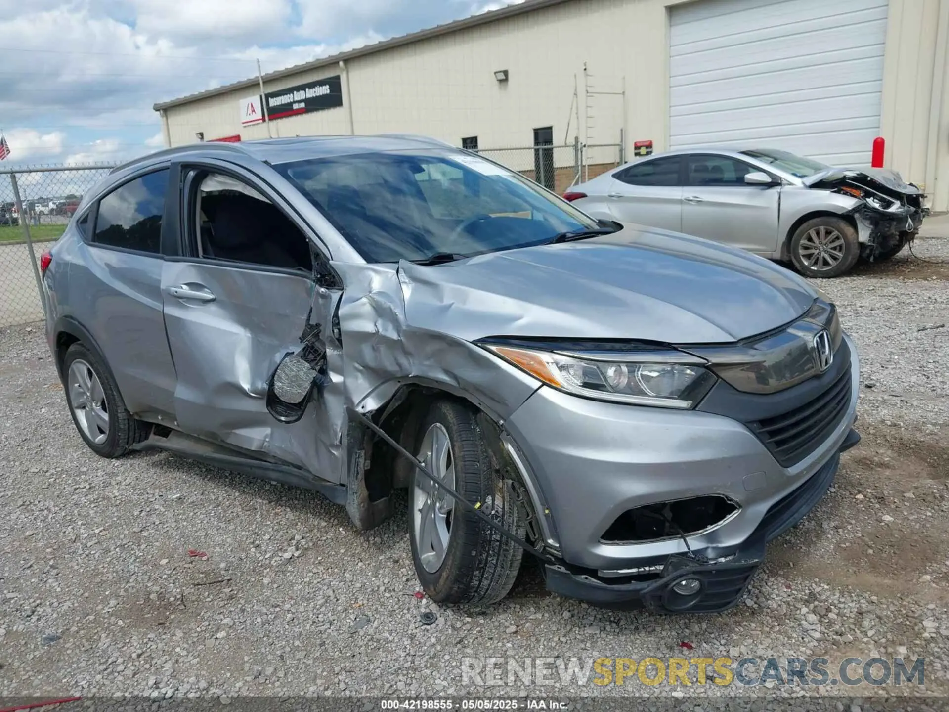 6 Photograph of a damaged car 3CZRU5H59KM703311 HONDA HR-V 2019