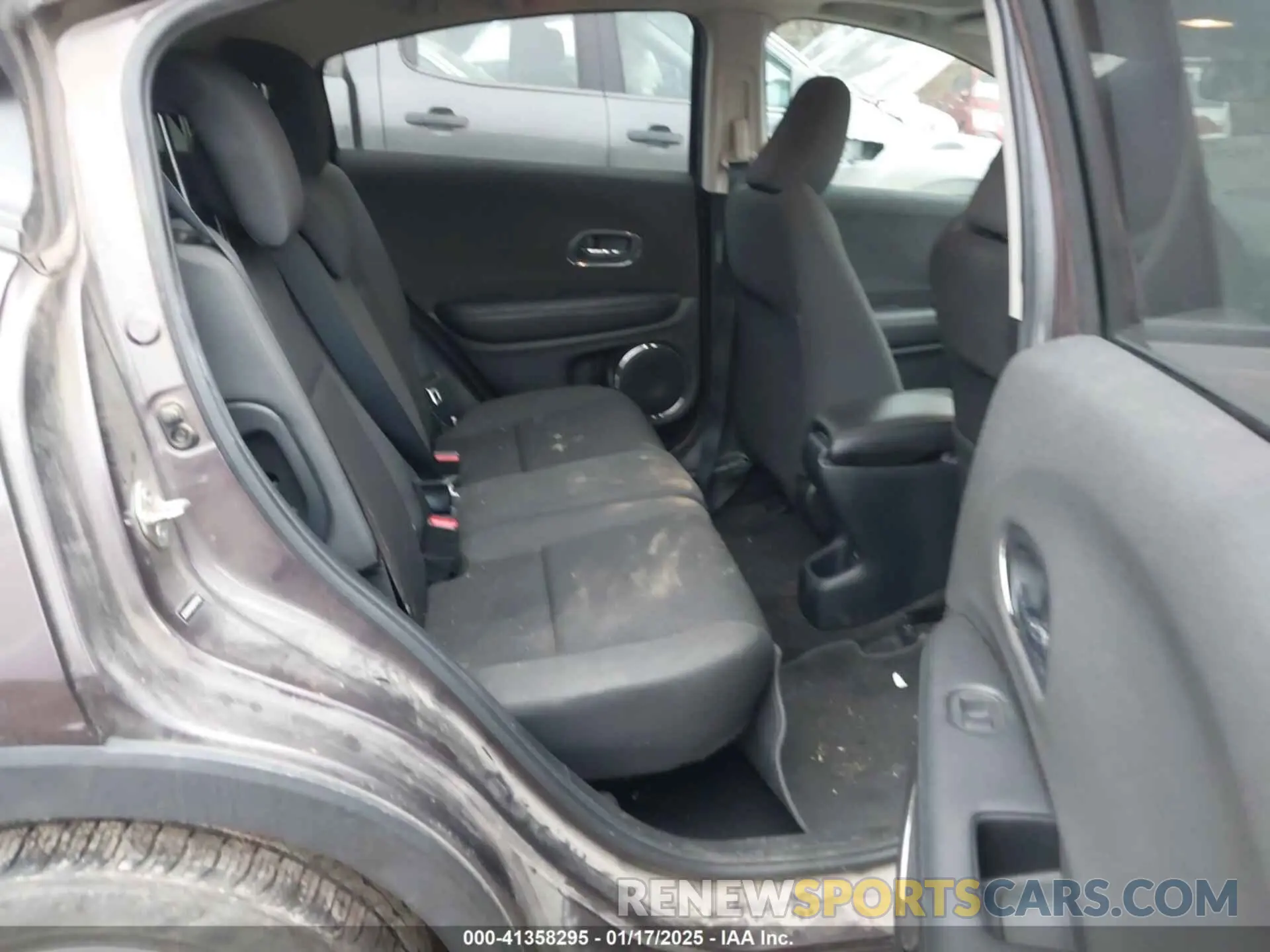 8 Photograph of a damaged car 3CZRU5H5XKM707982 HONDA HR-V 2019