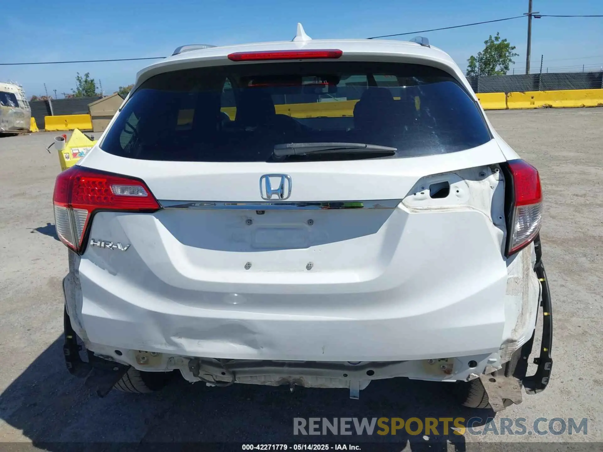 17 Photograph of a damaged car 3CZRU5H71KM712778 HONDA HR-V 2019