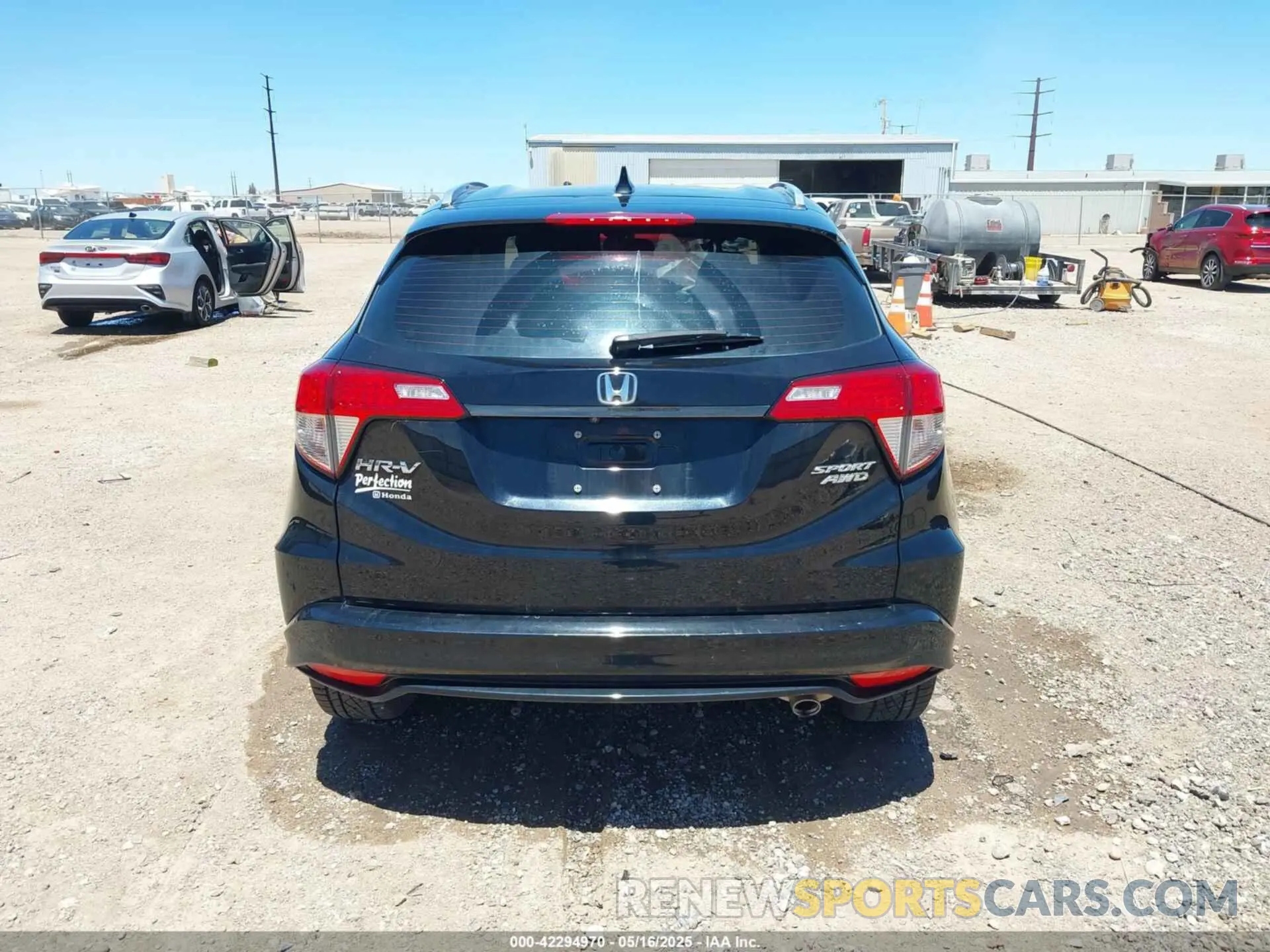 16 Photograph of a damaged car 3CZRU6H10KG716952 HONDA HR-V 2019
