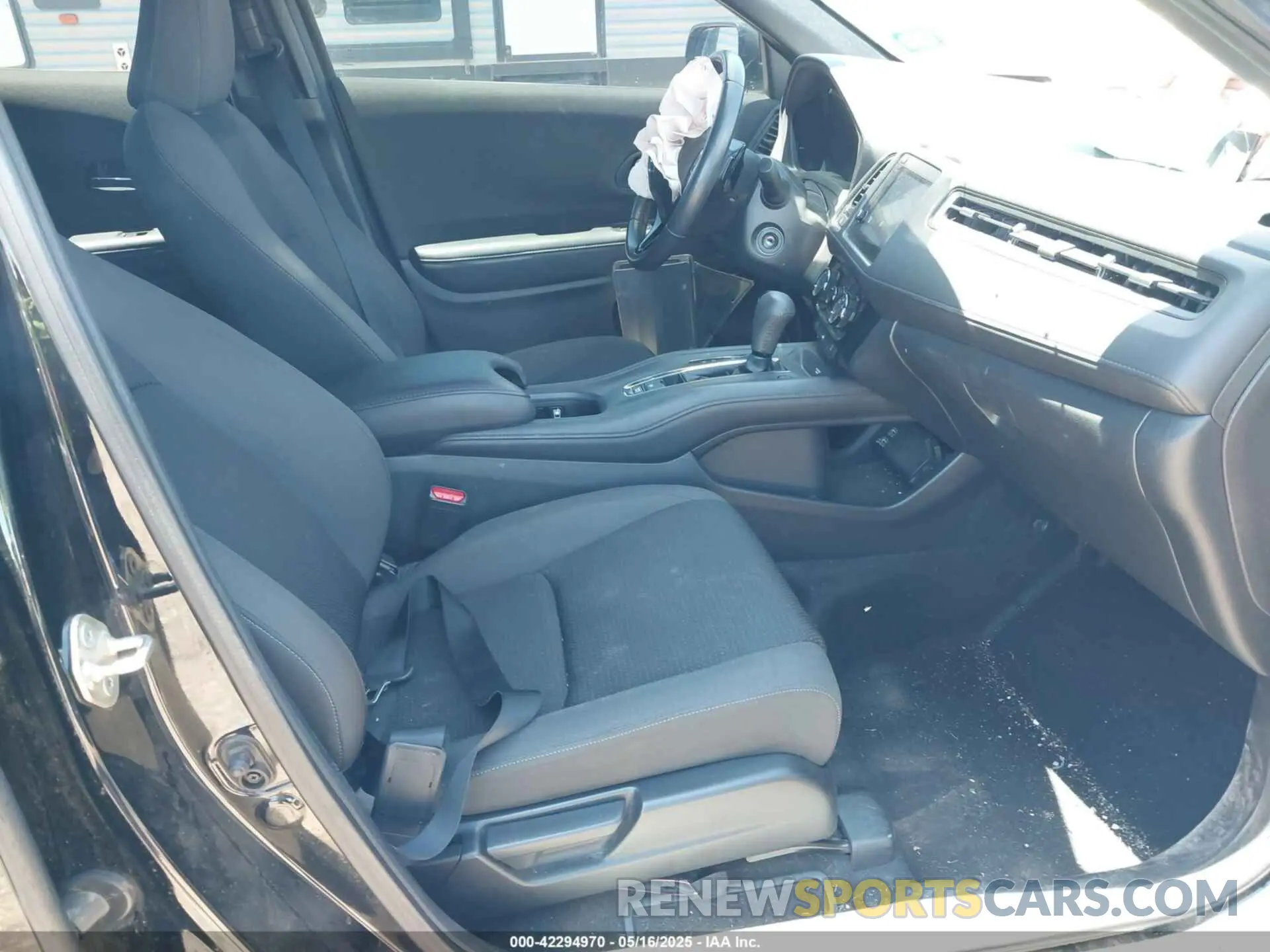 5 Photograph of a damaged car 3CZRU6H10KG716952 HONDA HR-V 2019