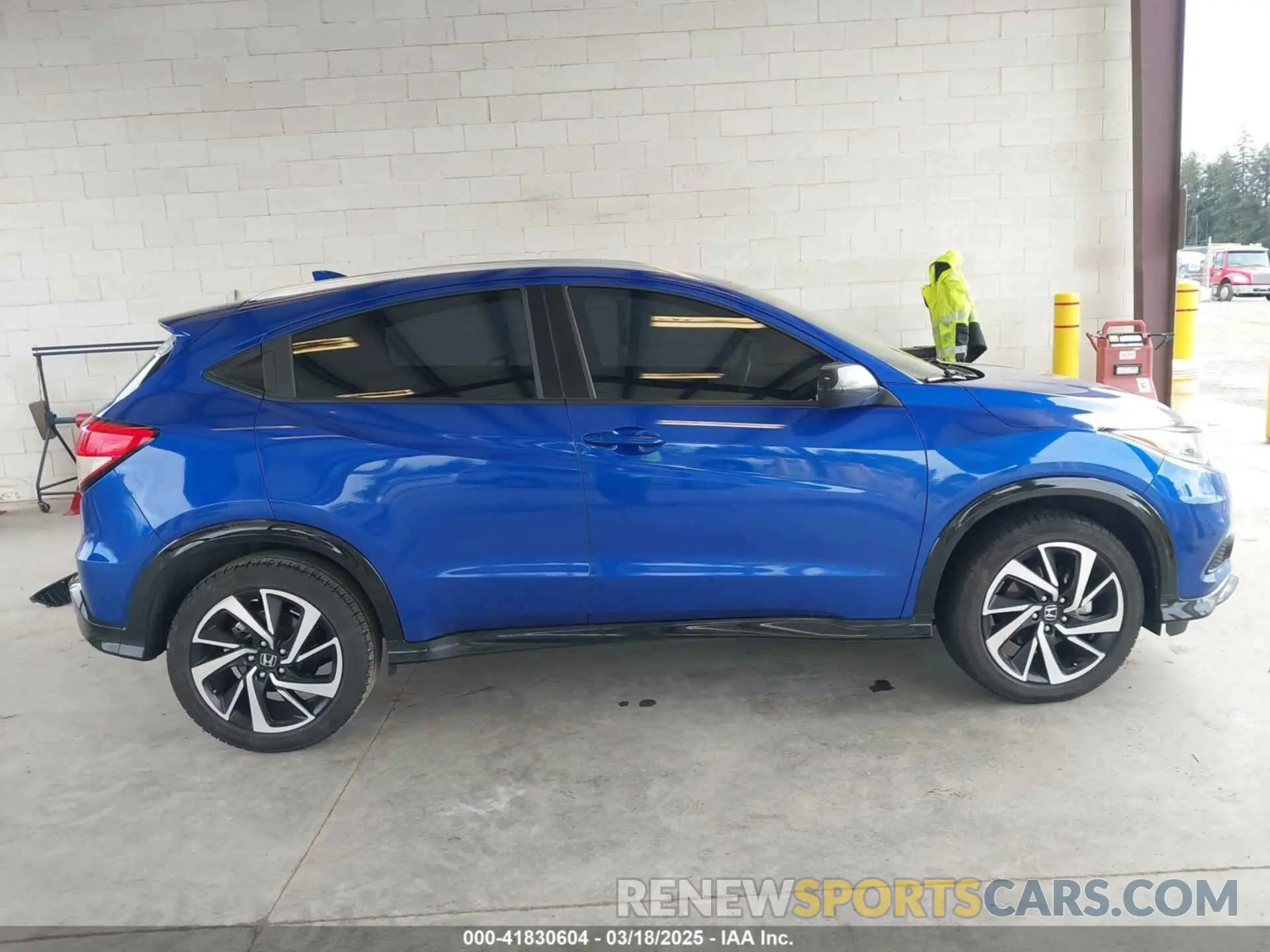 14 Photograph of a damaged car 3CZRU6H11KG723067 HONDA HR-V 2019