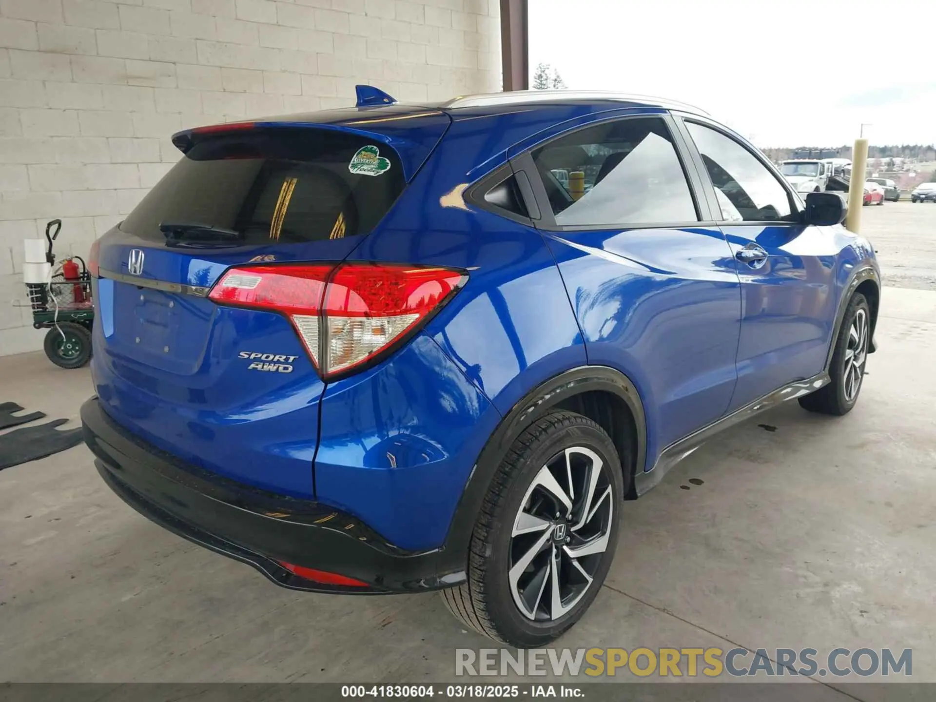 4 Photograph of a damaged car 3CZRU6H11KG723067 HONDA HR-V 2019