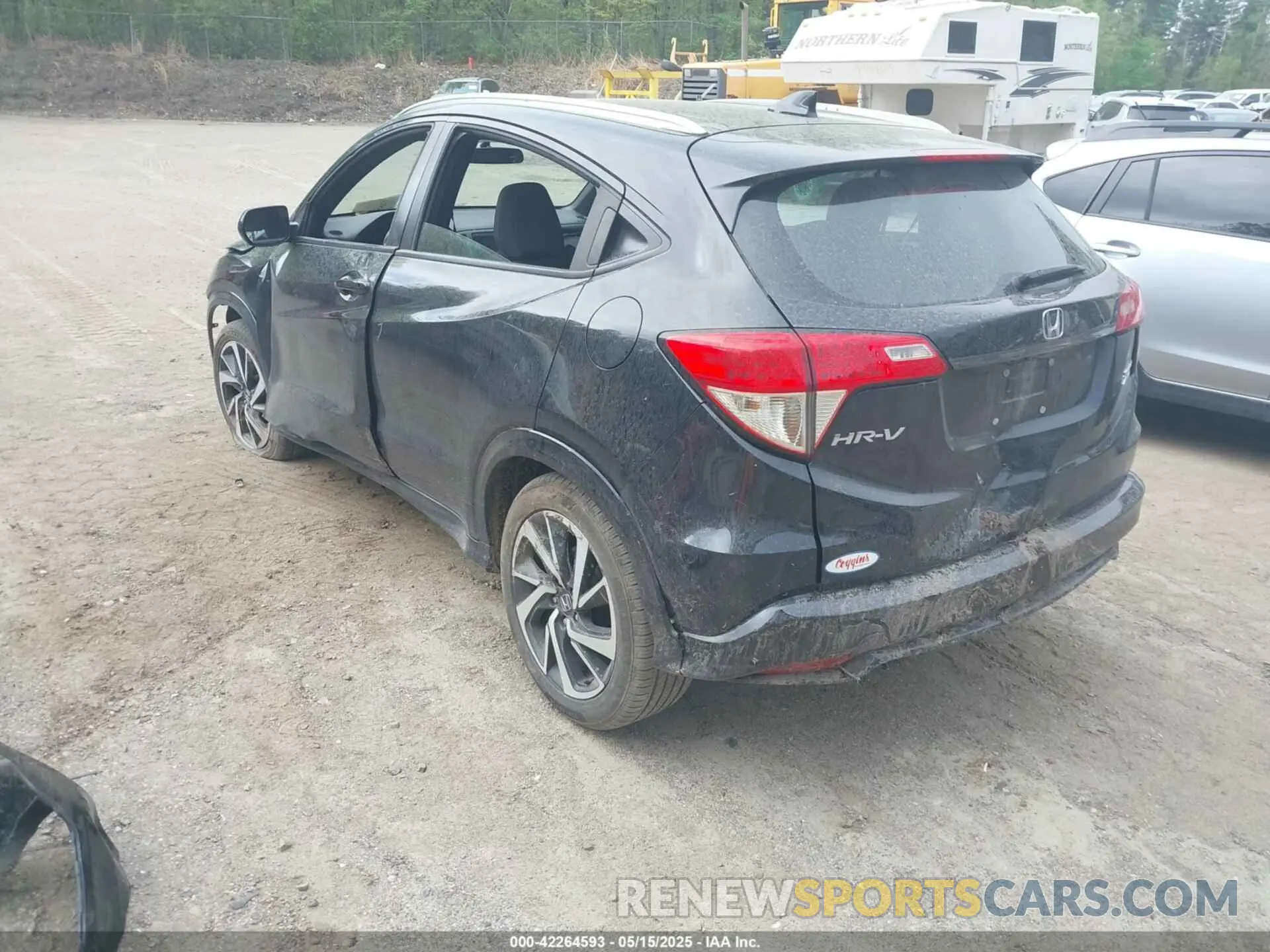 3 Photograph of a damaged car 3CZRU6H14KM739555 HONDA HR-V 2019