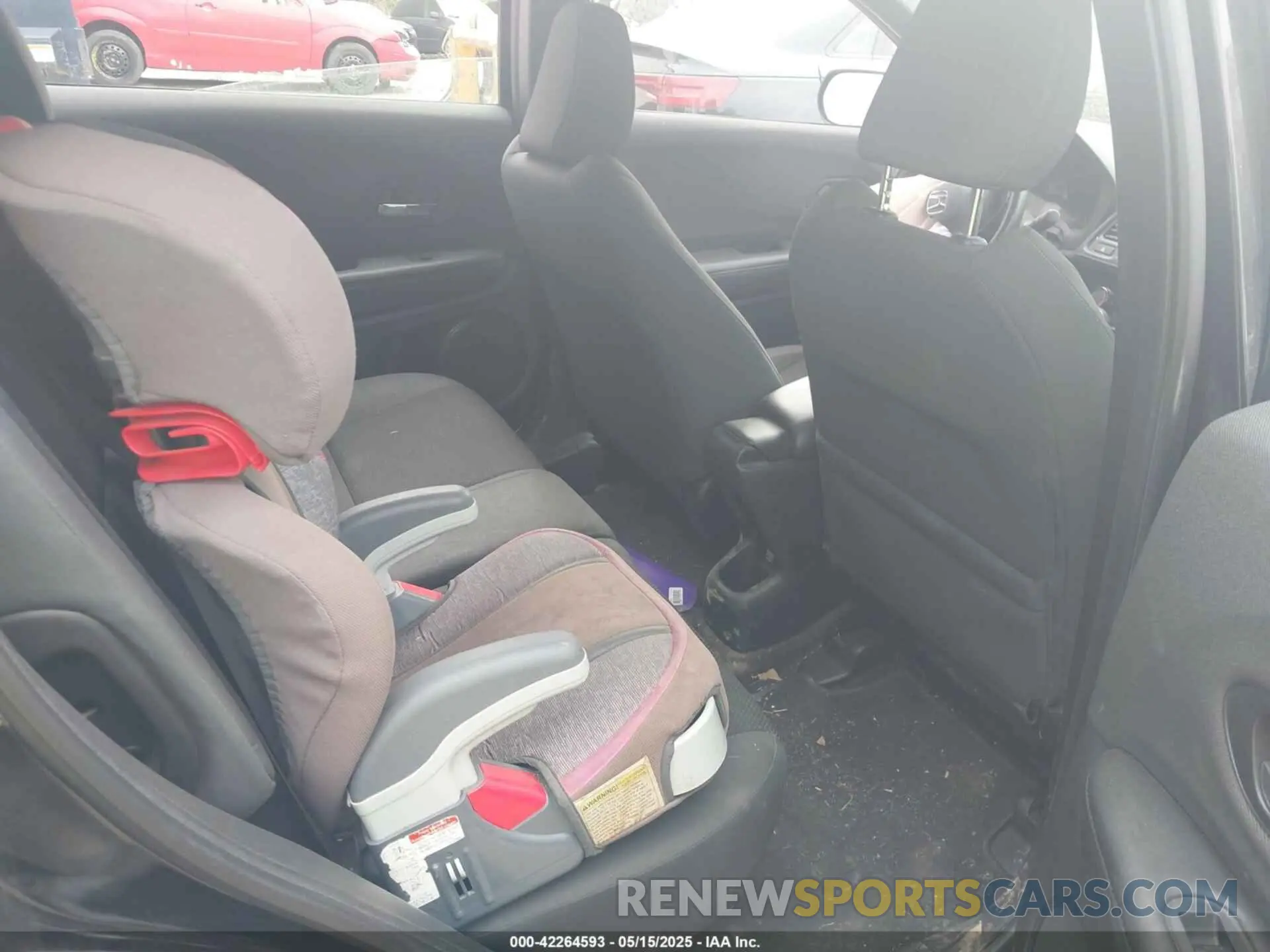8 Photograph of a damaged car 3CZRU6H14KM739555 HONDA HR-V 2019