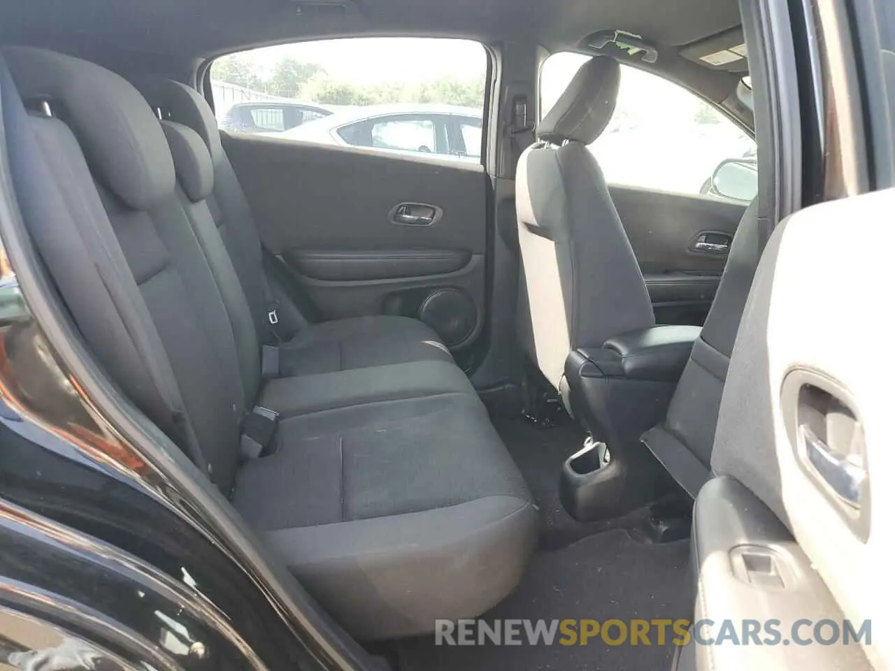 11 Photograph of a damaged car 3CZRU6H15KG729597 HONDA HR-V 2019