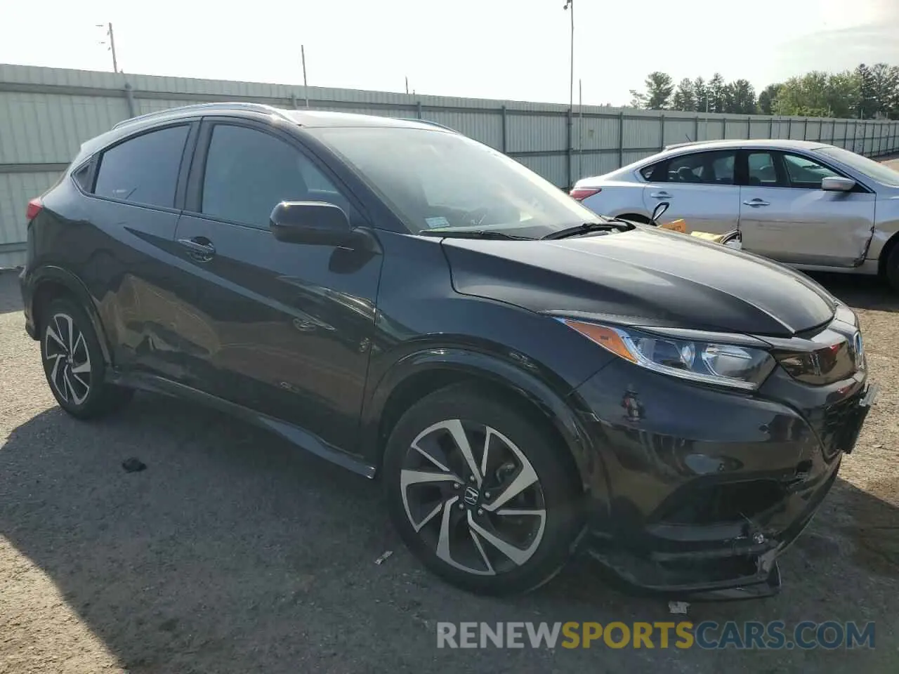 4 Photograph of a damaged car 3CZRU6H15KG729597 HONDA HR-V 2019