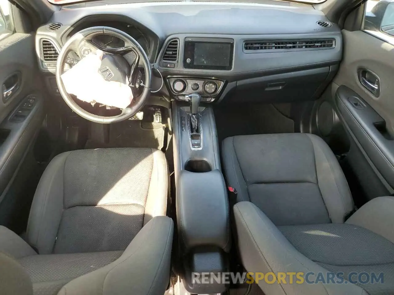 8 Photograph of a damaged car 3CZRU6H15KG729597 HONDA HR-V 2019