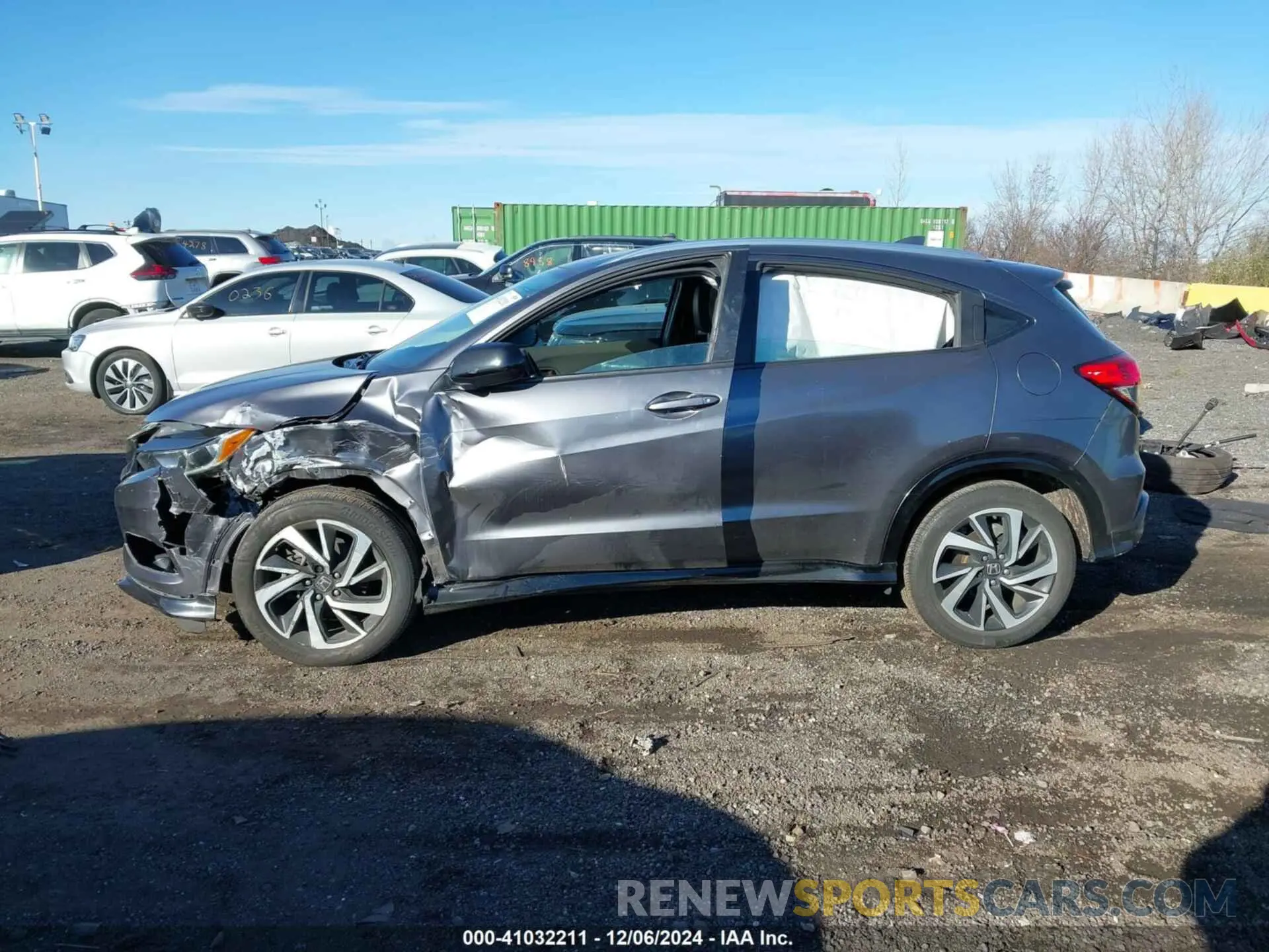 14 Photograph of a damaged car 3CZRU6H16KG708175 HONDA HR-V 2019