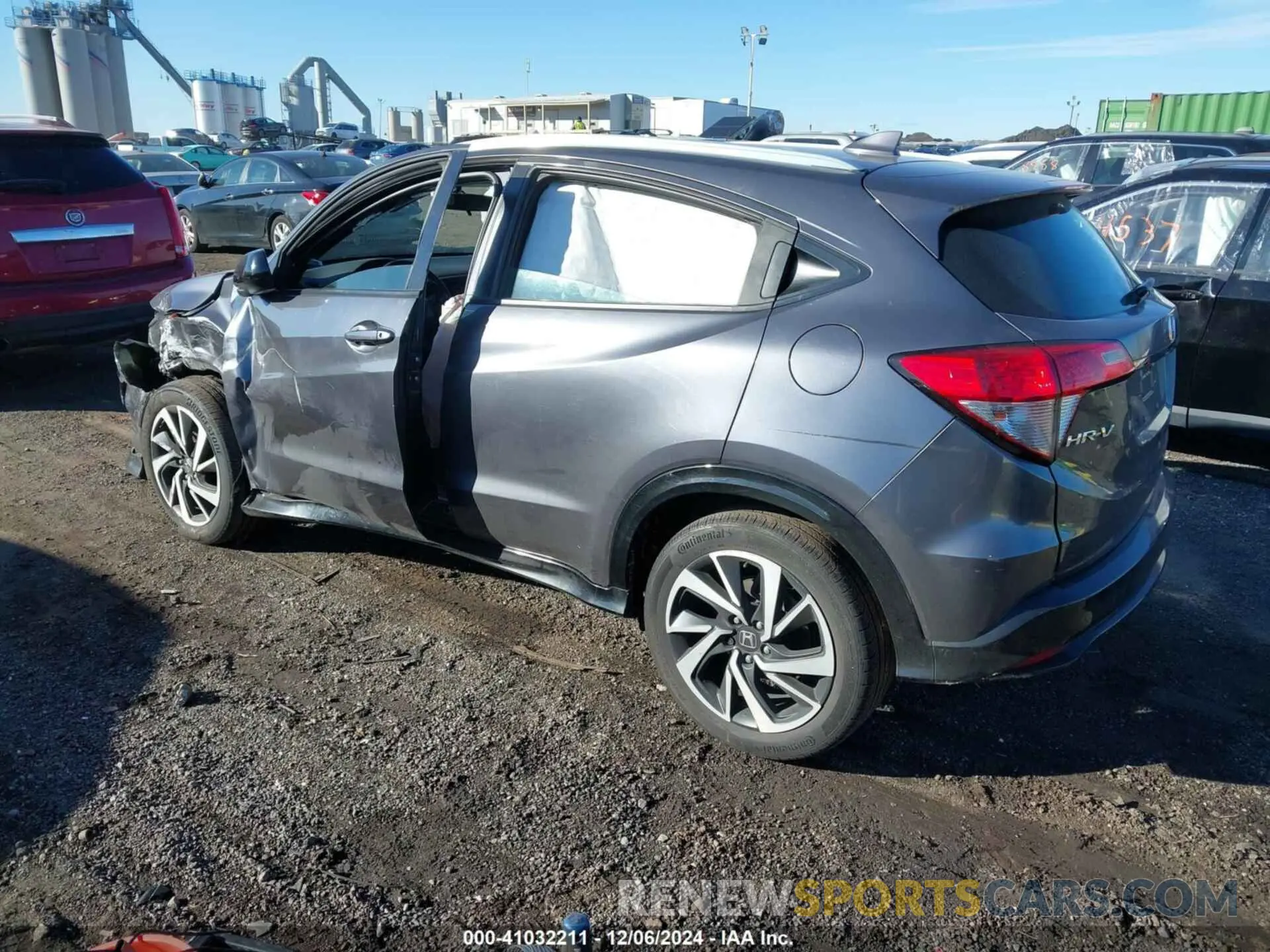 3 Photograph of a damaged car 3CZRU6H16KG708175 HONDA HR-V 2019