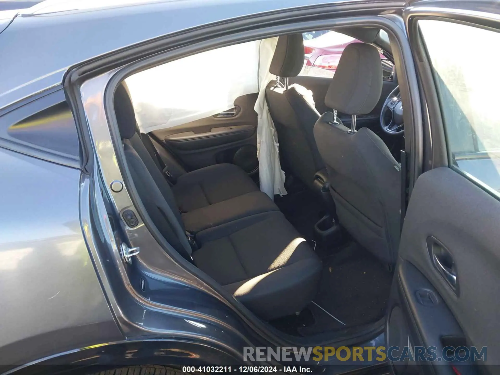 8 Photograph of a damaged car 3CZRU6H16KG708175 HONDA HR-V 2019