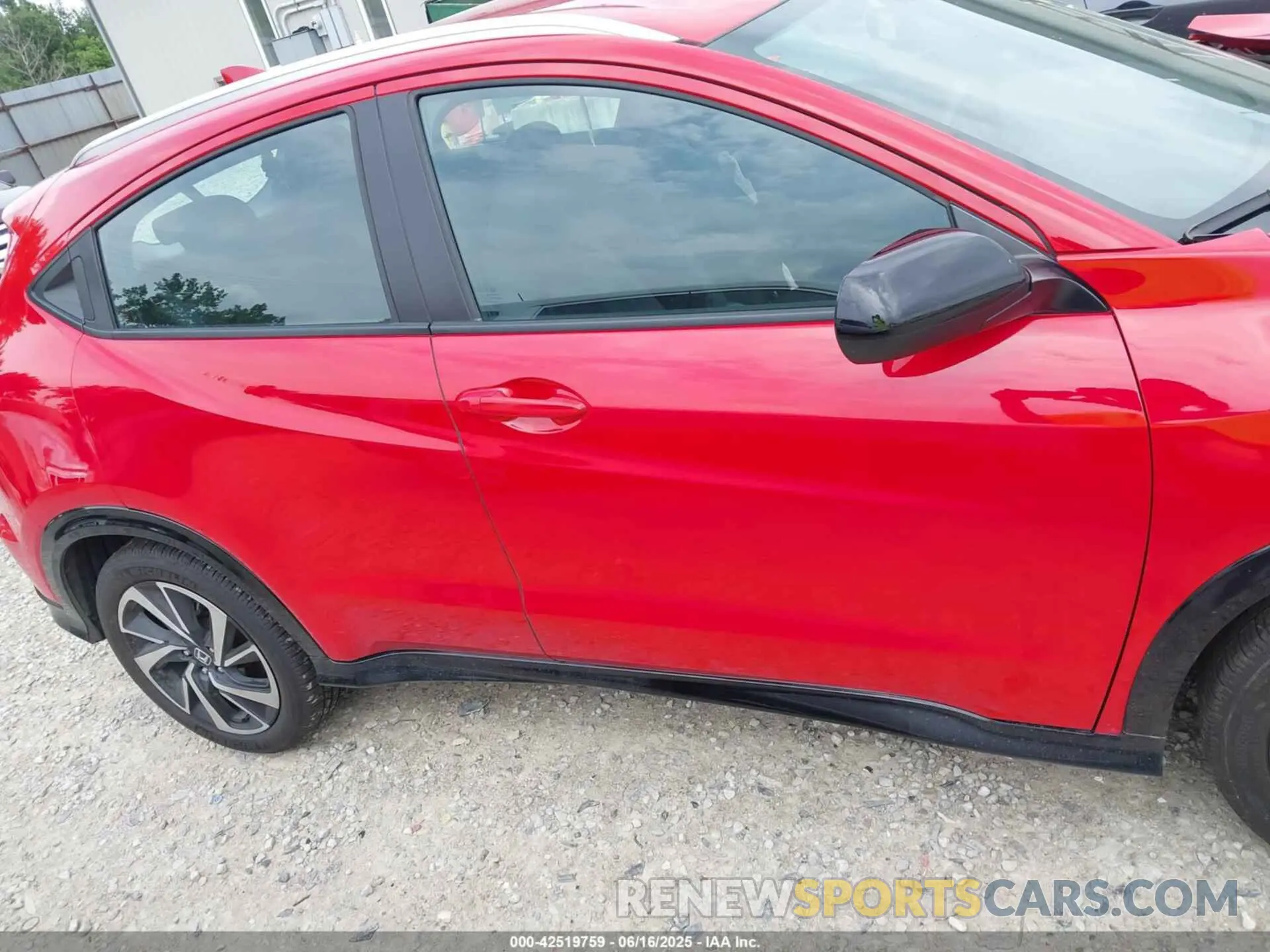 14 Photograph of a damaged car 3CZRU6H16KG726157 HONDA HR-V 2019
