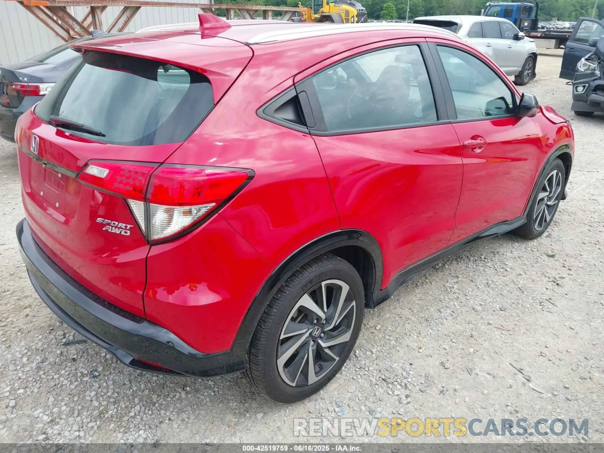 4 Photograph of a damaged car 3CZRU6H16KG726157 HONDA HR-V 2019