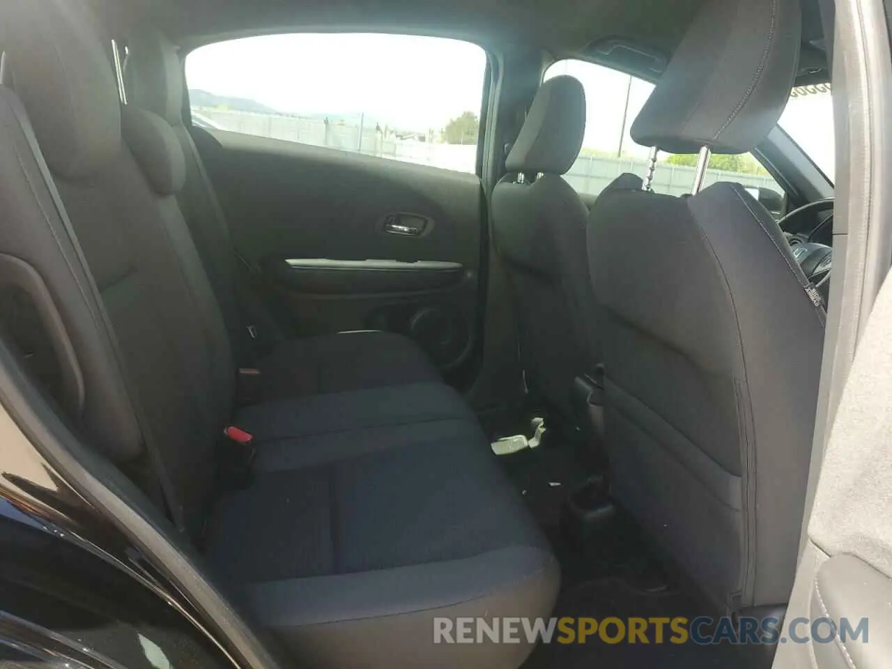 11 Photograph of a damaged car 3CZRU6H17KM737699 HONDA HR-V 2019