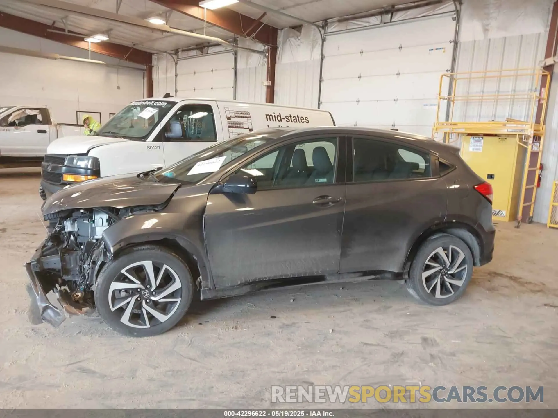 14 Photograph of a damaged car 3CZRU6H18KG706038 HONDA HR-V 2019