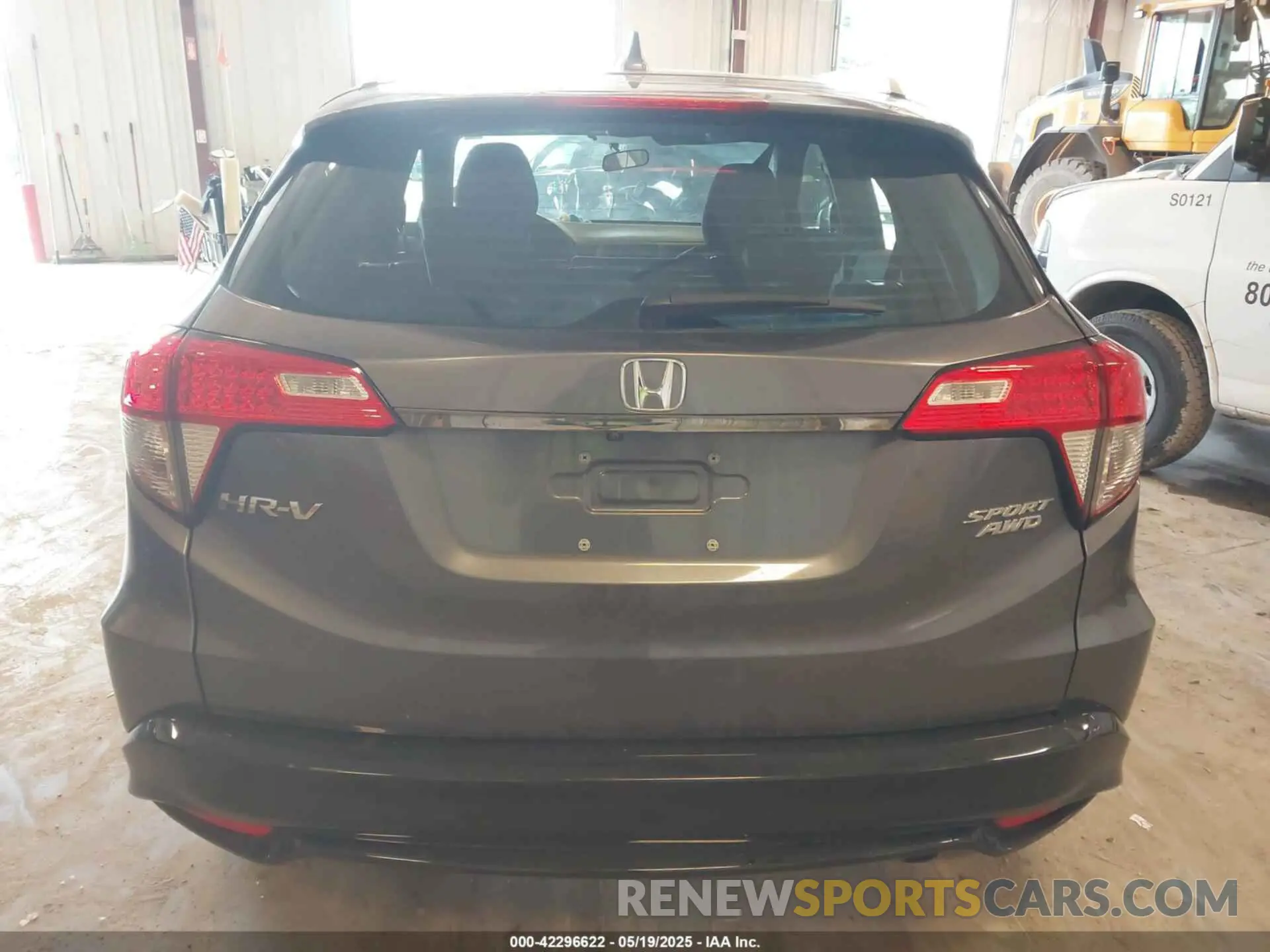 16 Photograph of a damaged car 3CZRU6H18KG706038 HONDA HR-V 2019