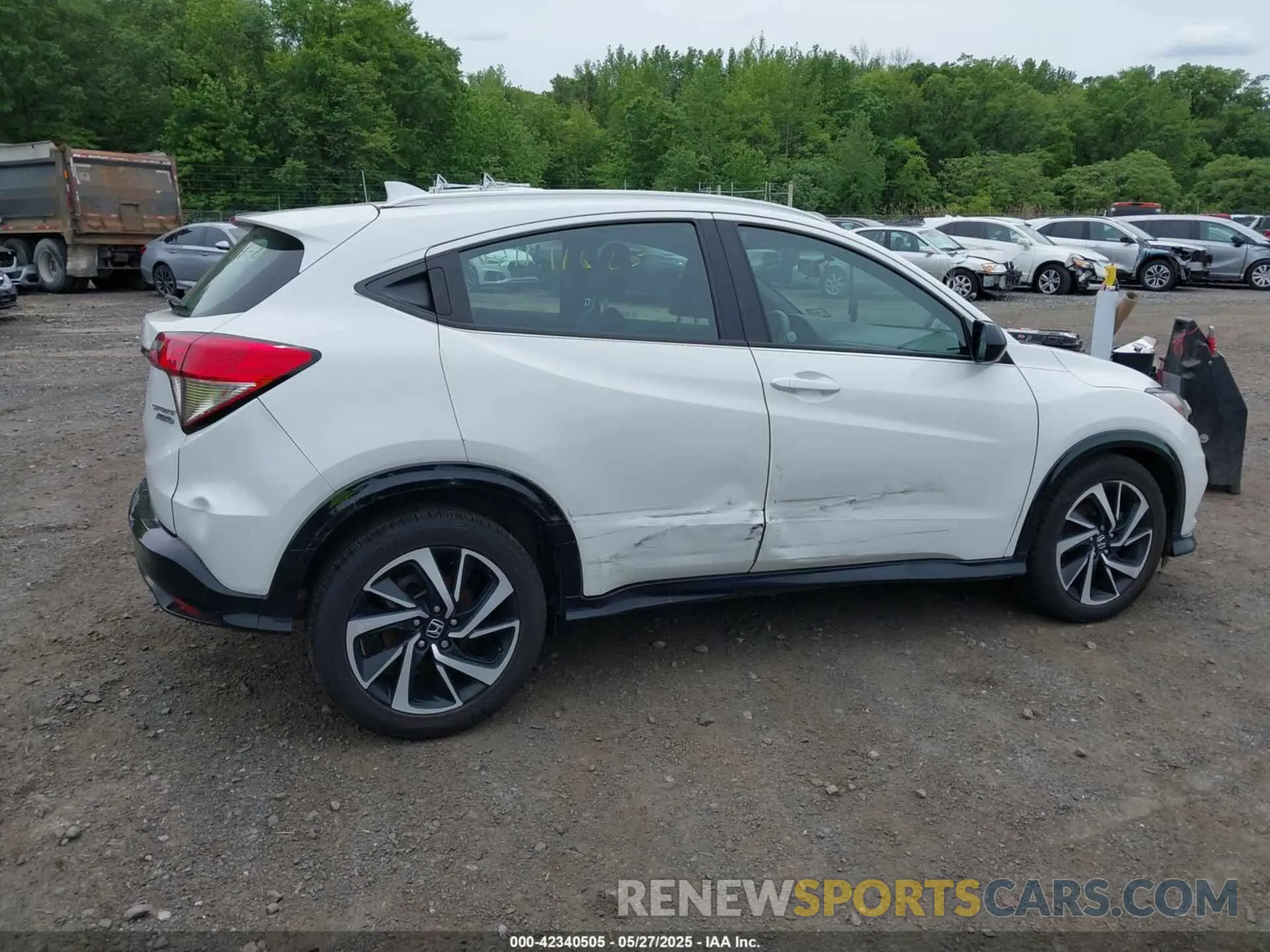 17 Photograph of a damaged car 3CZRU6H1XKM721030 HONDA HR-V 2019