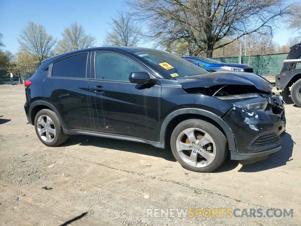 4 Photograph of a damaged car 3CZRU6H30KG724616 HONDA HR-V 2019