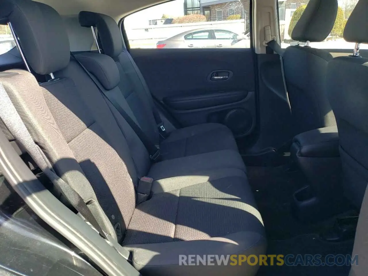 10 Photograph of a damaged car 3CZRU6H31KG729999 HONDA HR-V 2019