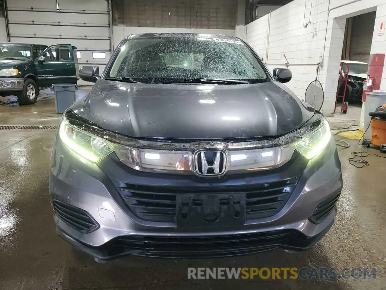 5 Photograph of a damaged car 3CZRU6H32KG722592 HONDA HR-V 2019