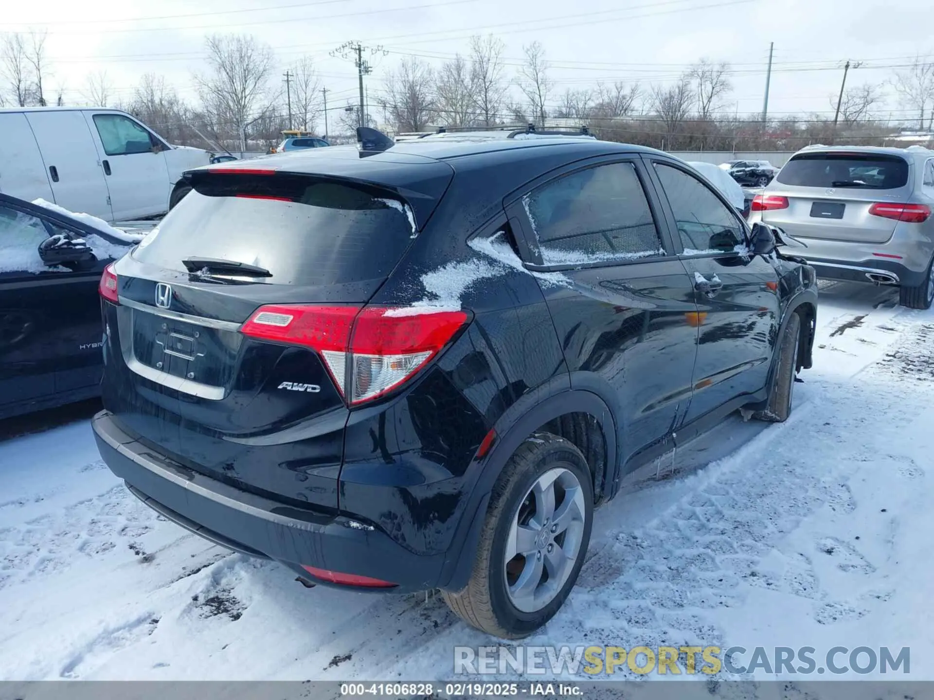 4 Photograph of a damaged car 3CZRU6H33KG724920 HONDA HR-V 2019