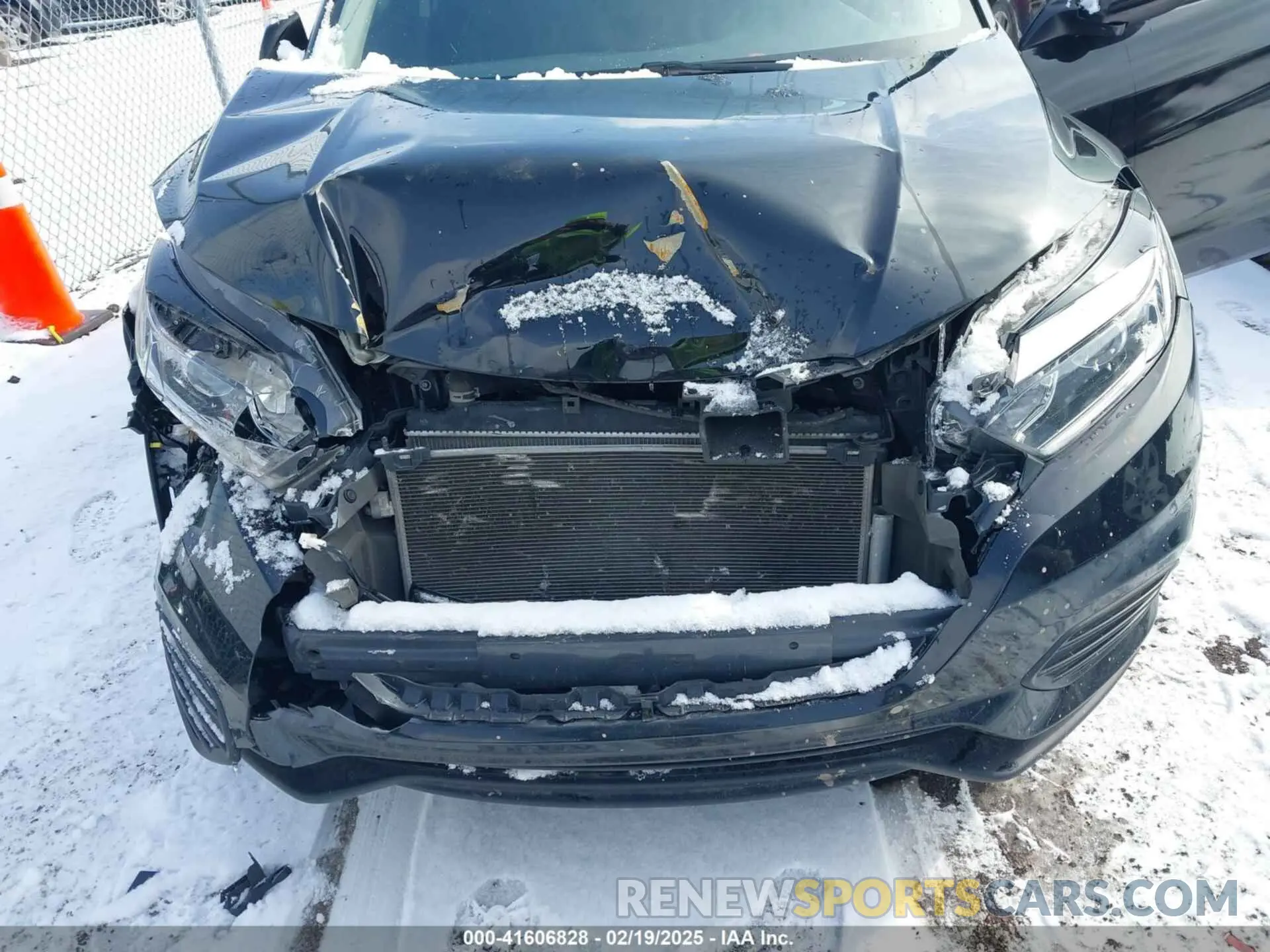 6 Photograph of a damaged car 3CZRU6H33KG724920 HONDA HR-V 2019