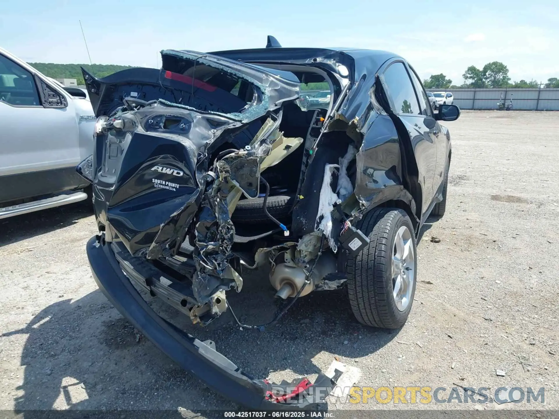 4 Photograph of a damaged car 3CZRU6H33KM725535 HONDA HR-V 2019