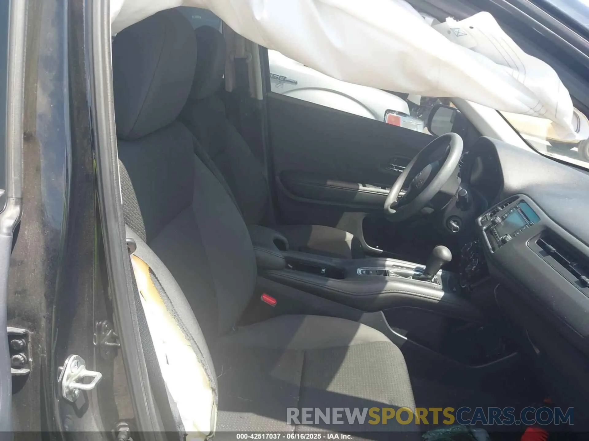 5 Photograph of a damaged car 3CZRU6H33KM725535 HONDA HR-V 2019