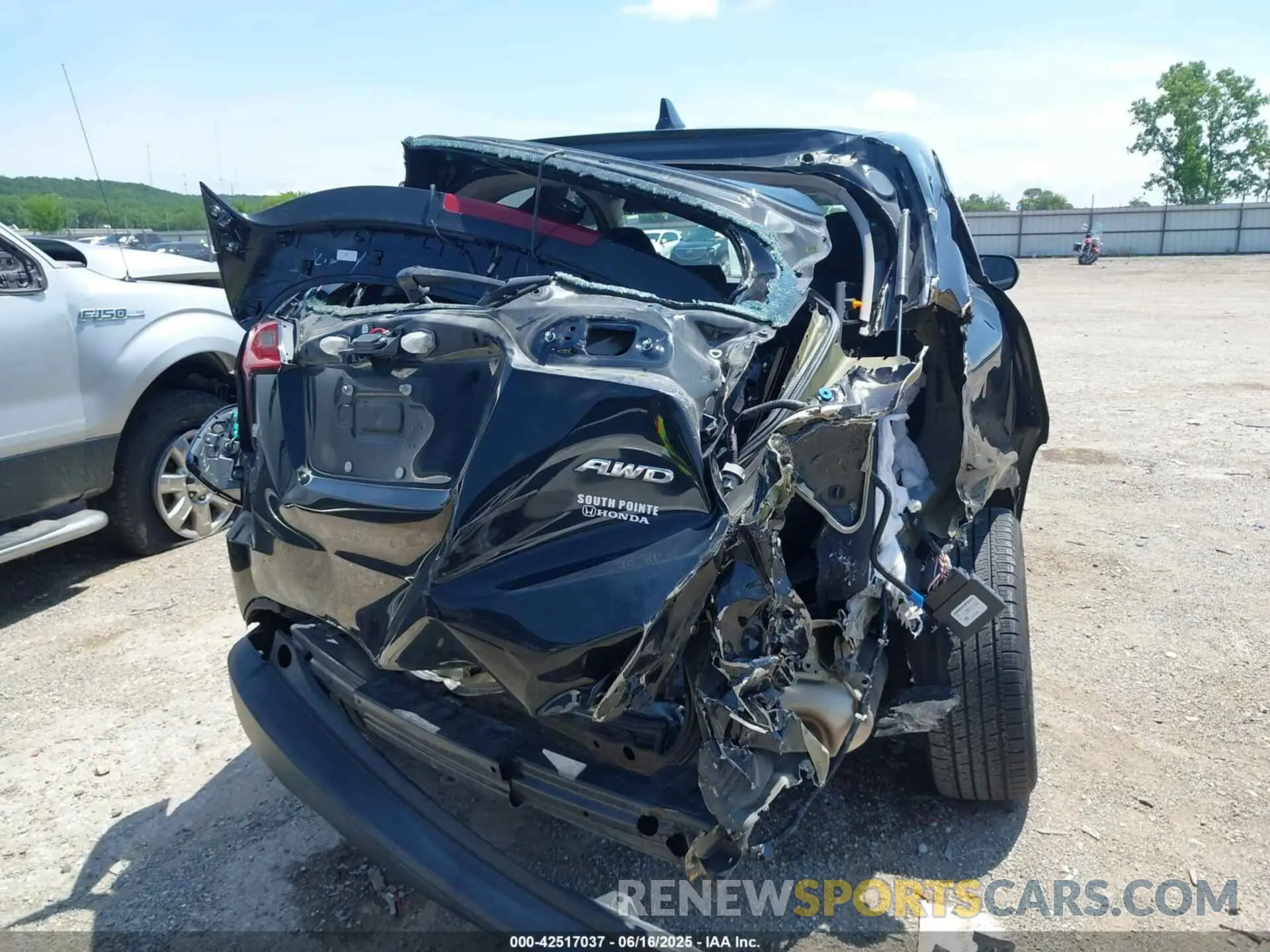 6 Photograph of a damaged car 3CZRU6H33KM725535 HONDA HR-V 2019