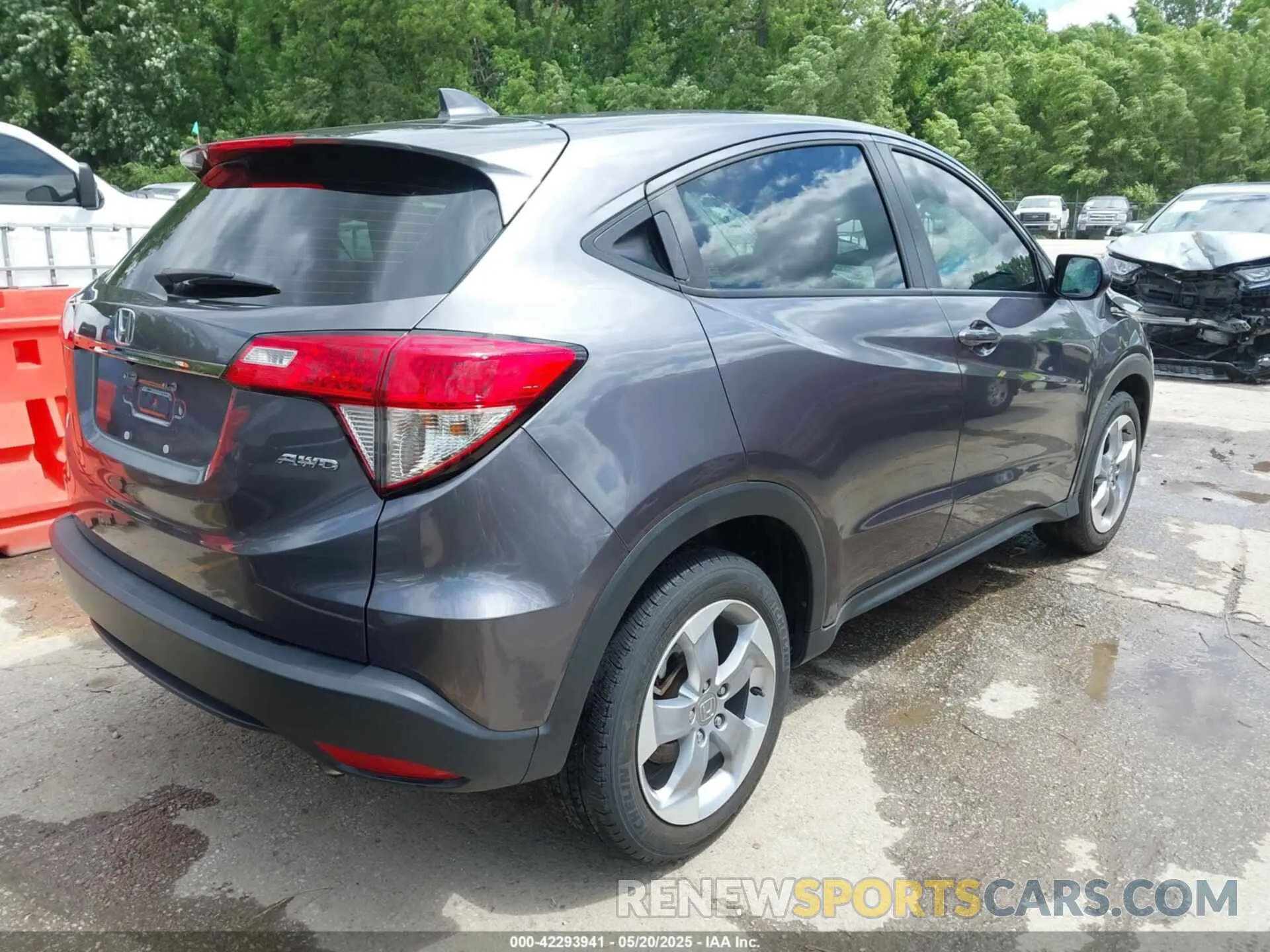 4 Photograph of a damaged car 3CZRU6H34KM728685 HONDA HR-V 2019