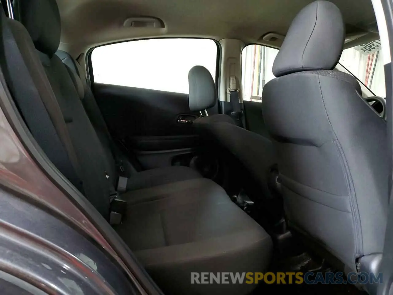 11 Photograph of a damaged car 3CZRU6H36KG720666 HONDA HR-V 2019