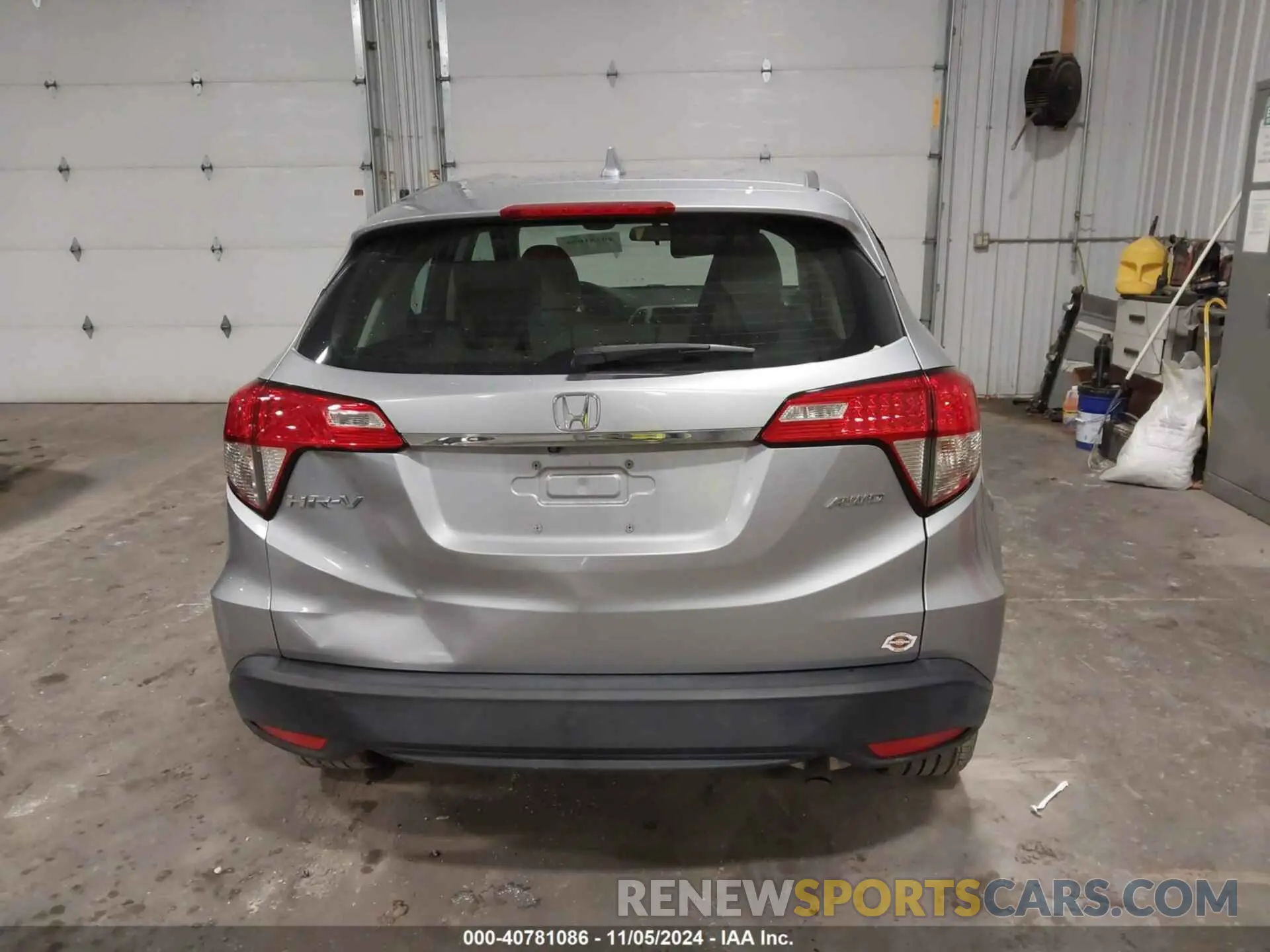 17 Photograph of a damaged car 3CZRU6H36KG731067 HONDA HR-V 2019